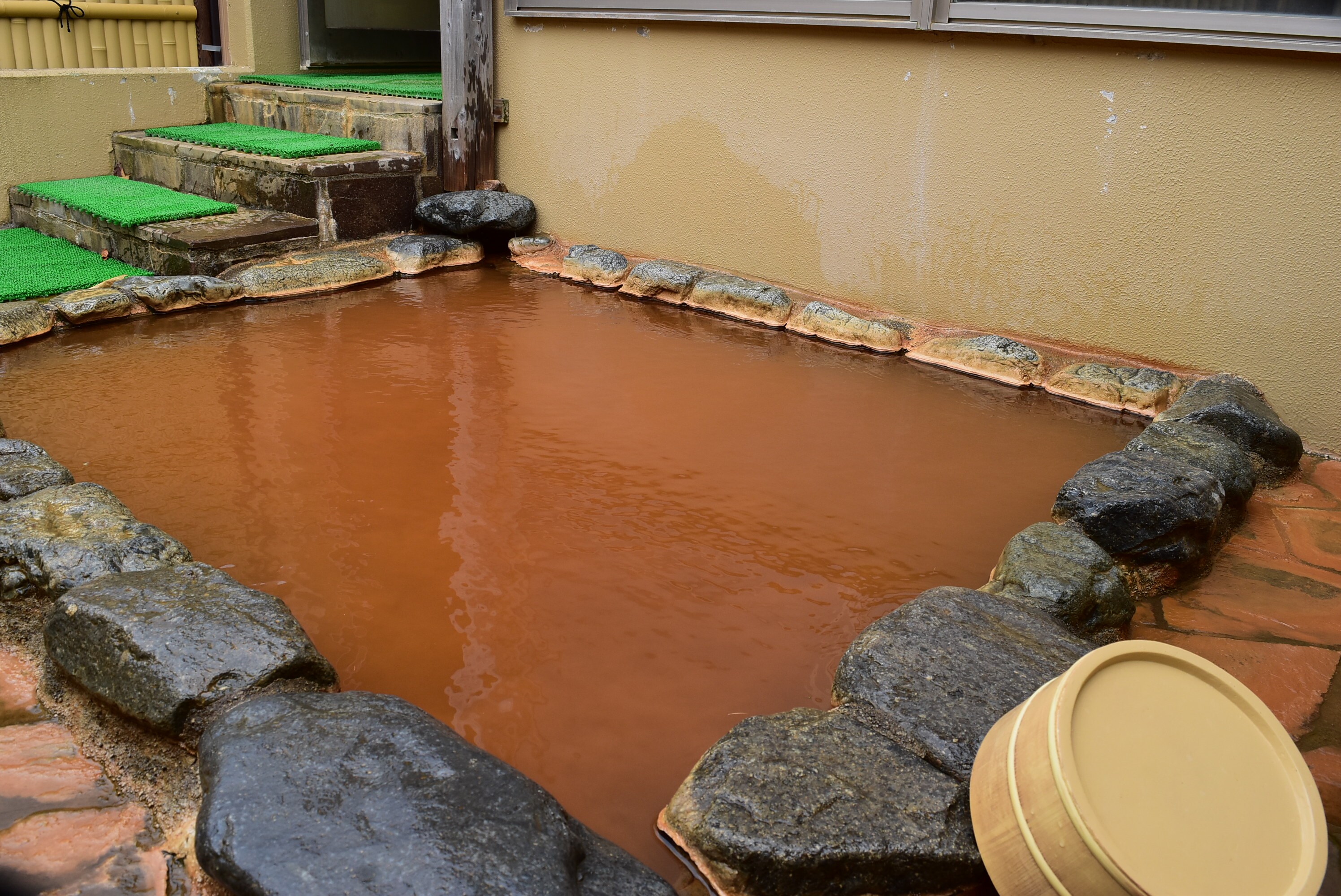 Open-air bath