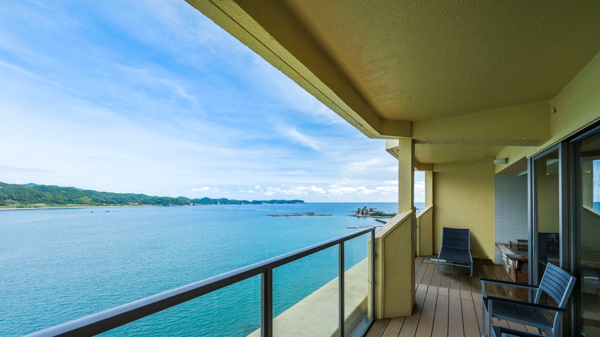 Deluxe corner suite with open-air observation bath (ocean view)