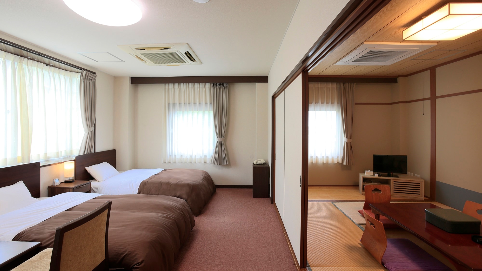 *[New Wing/Family Room (example)] A spacious Japanese-Western style room that can be used by the whole family.