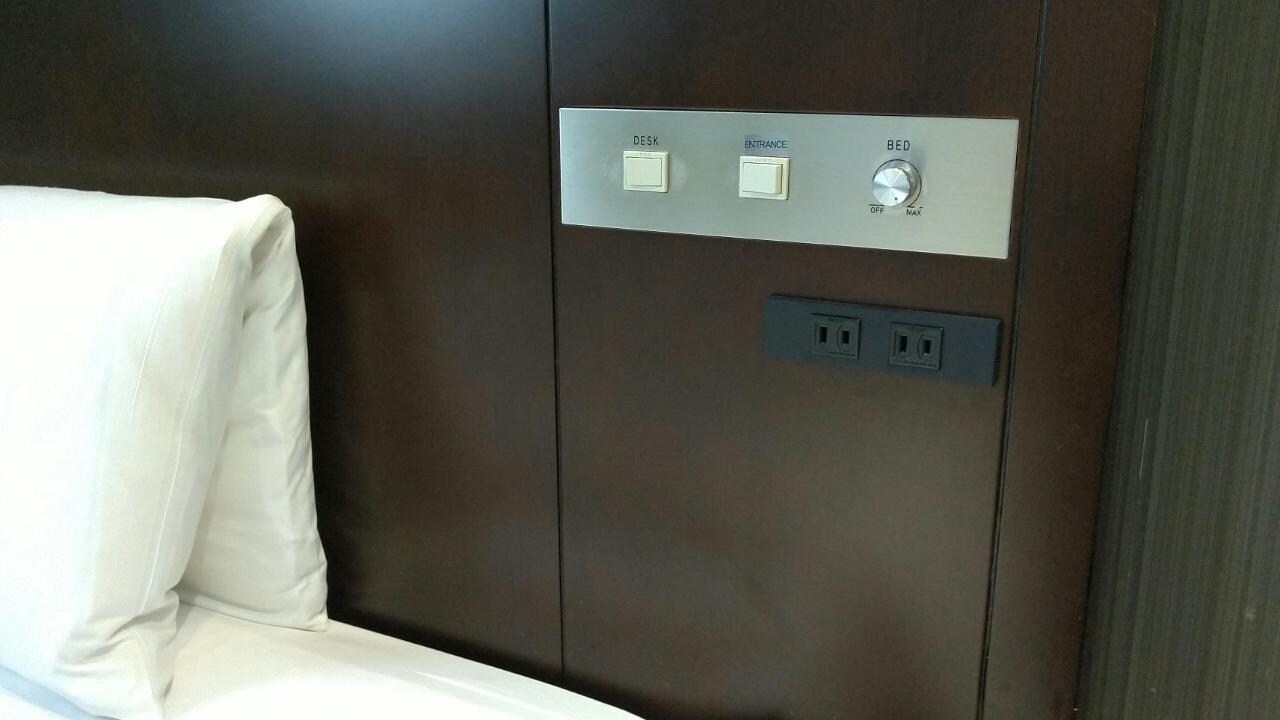 [Single room] Equipped with an outlet at the bedside