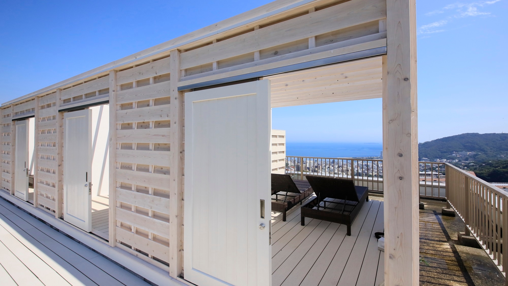 Facilities: Terrace floating in the sea and sky