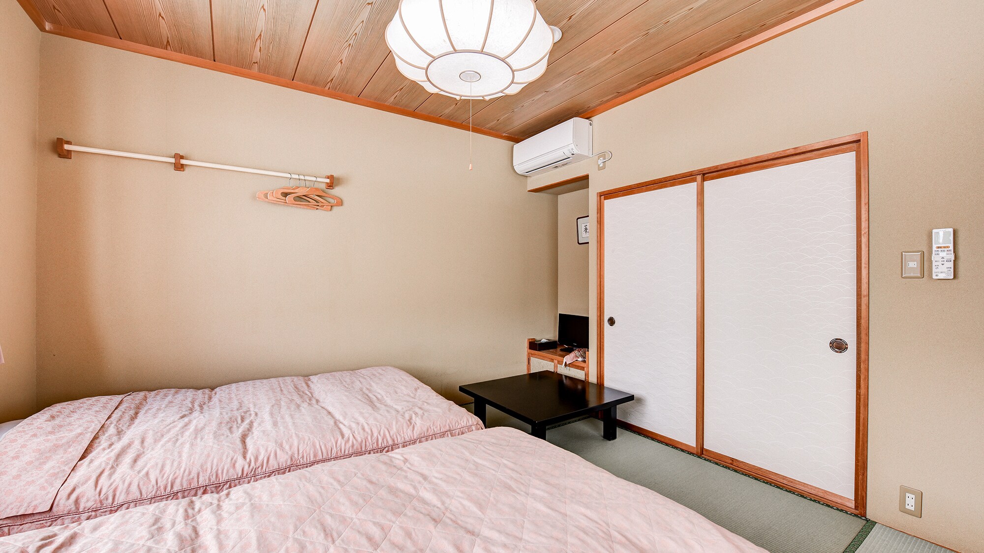 *Example of a room (Japanese-style room with twin beds)