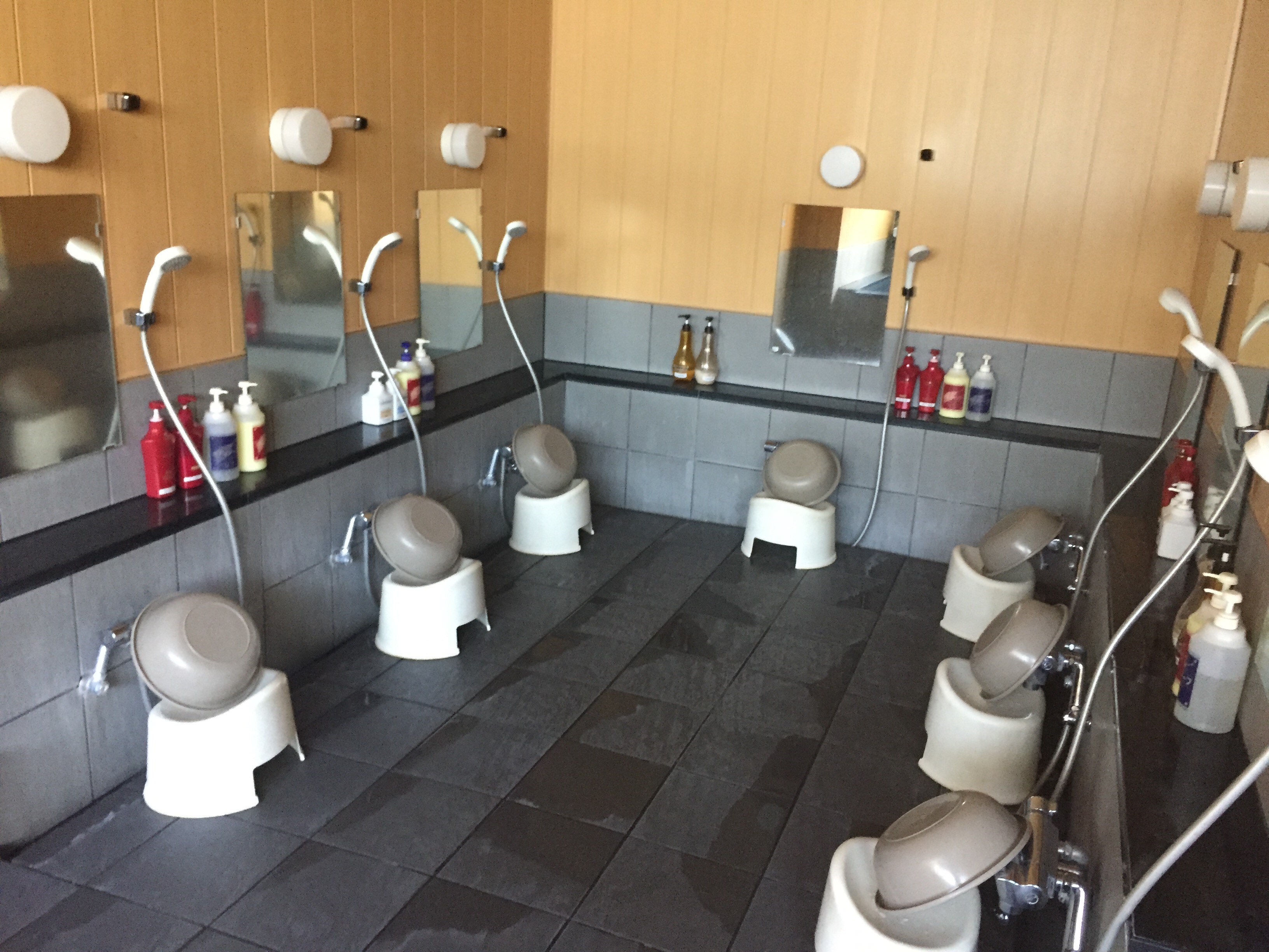 First floor large bath, washing area