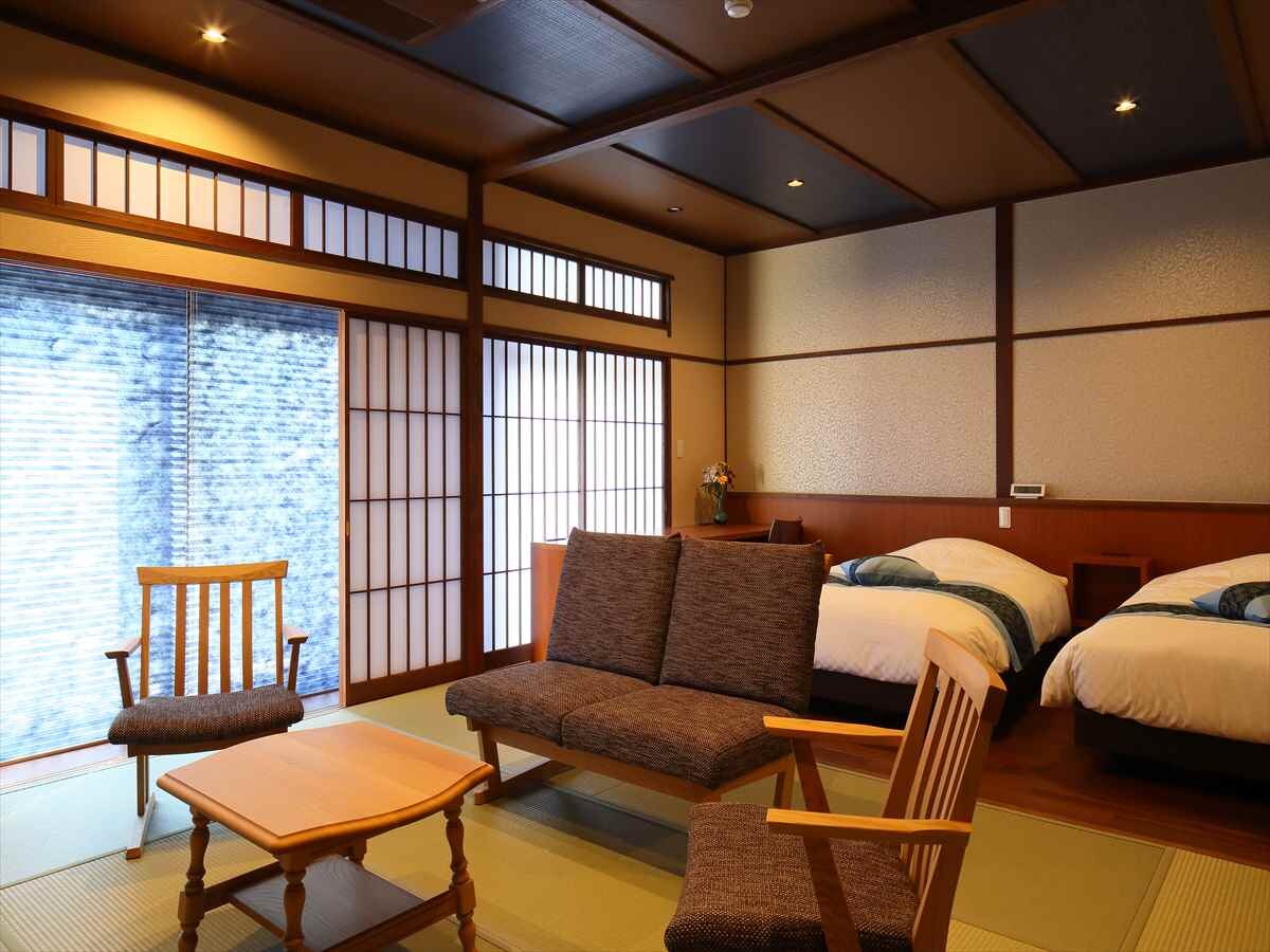Room 102 1