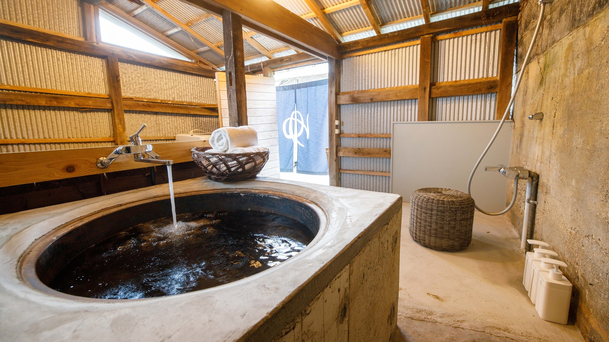 <Inn with a roof that looks like the sea> Inside view / bath dokoro