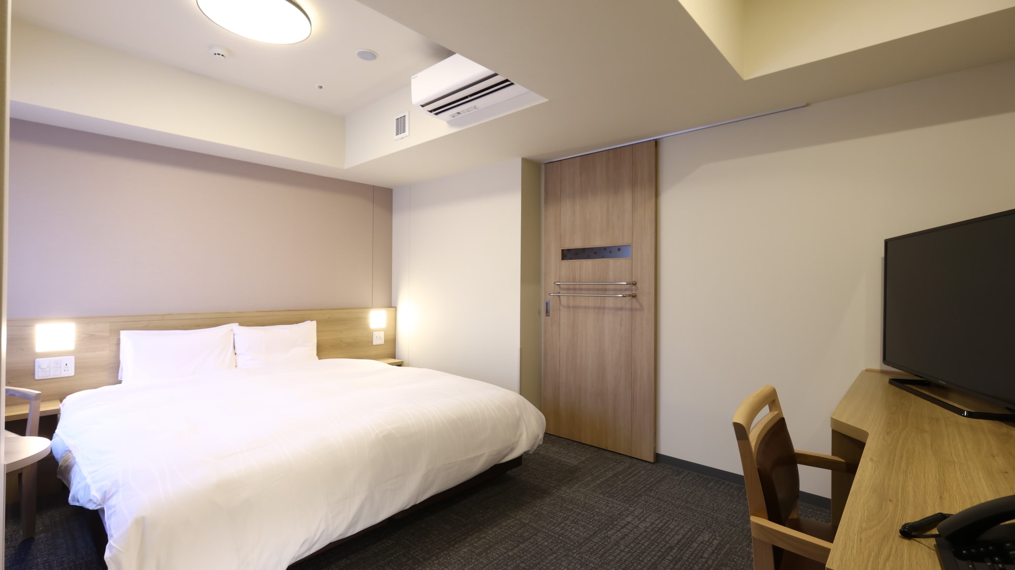 [Non-smoking] King room approx. 24 square meters Simmons bed (180 & times; 205 cm)