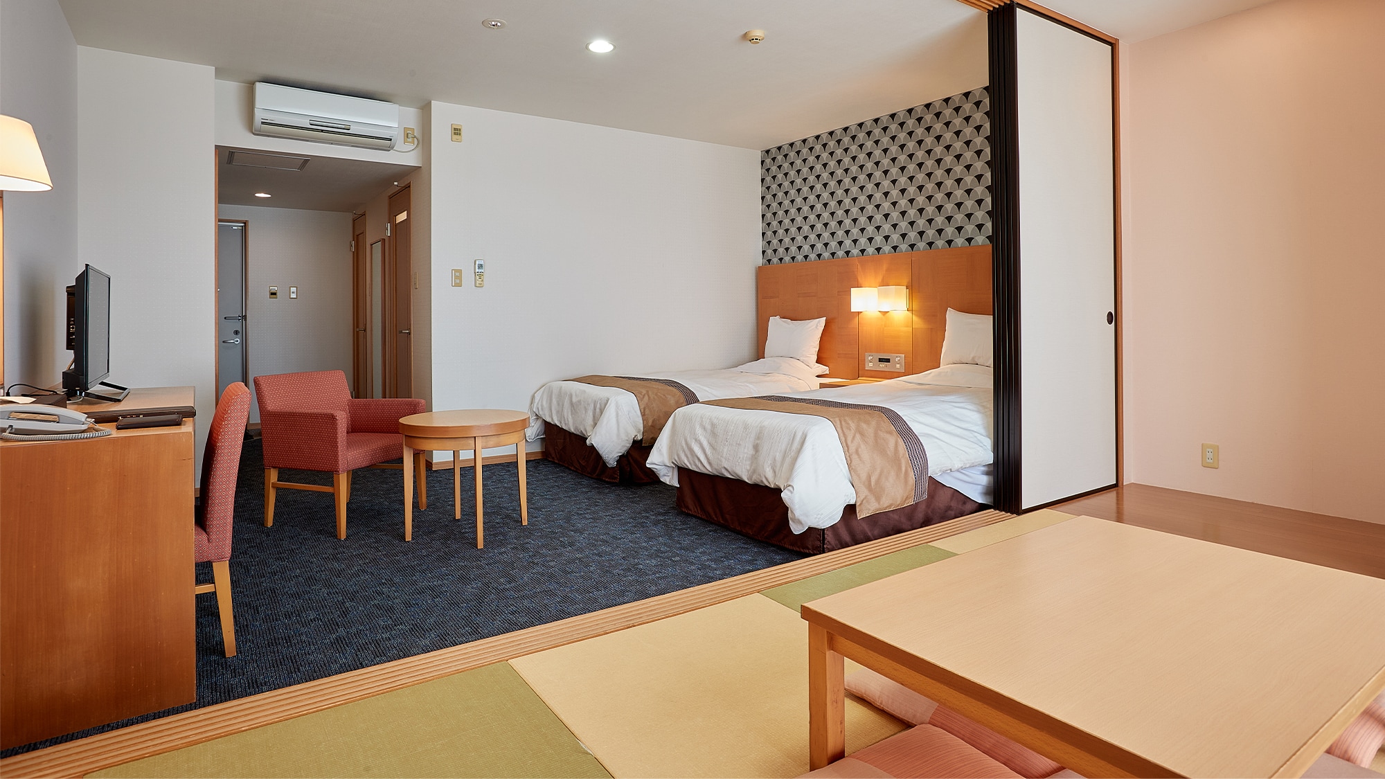 Guest room (non-smoking, Japanese-Western style room, 42 square meters)