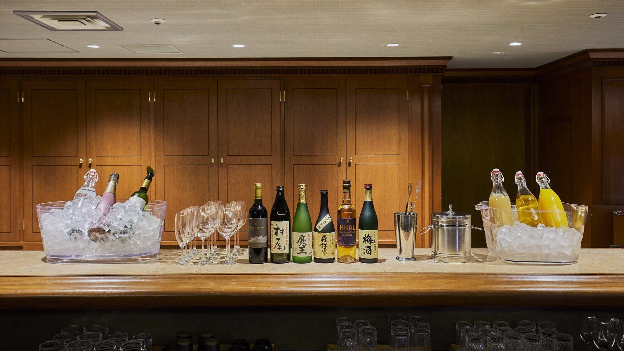 Club Lounge Drinks