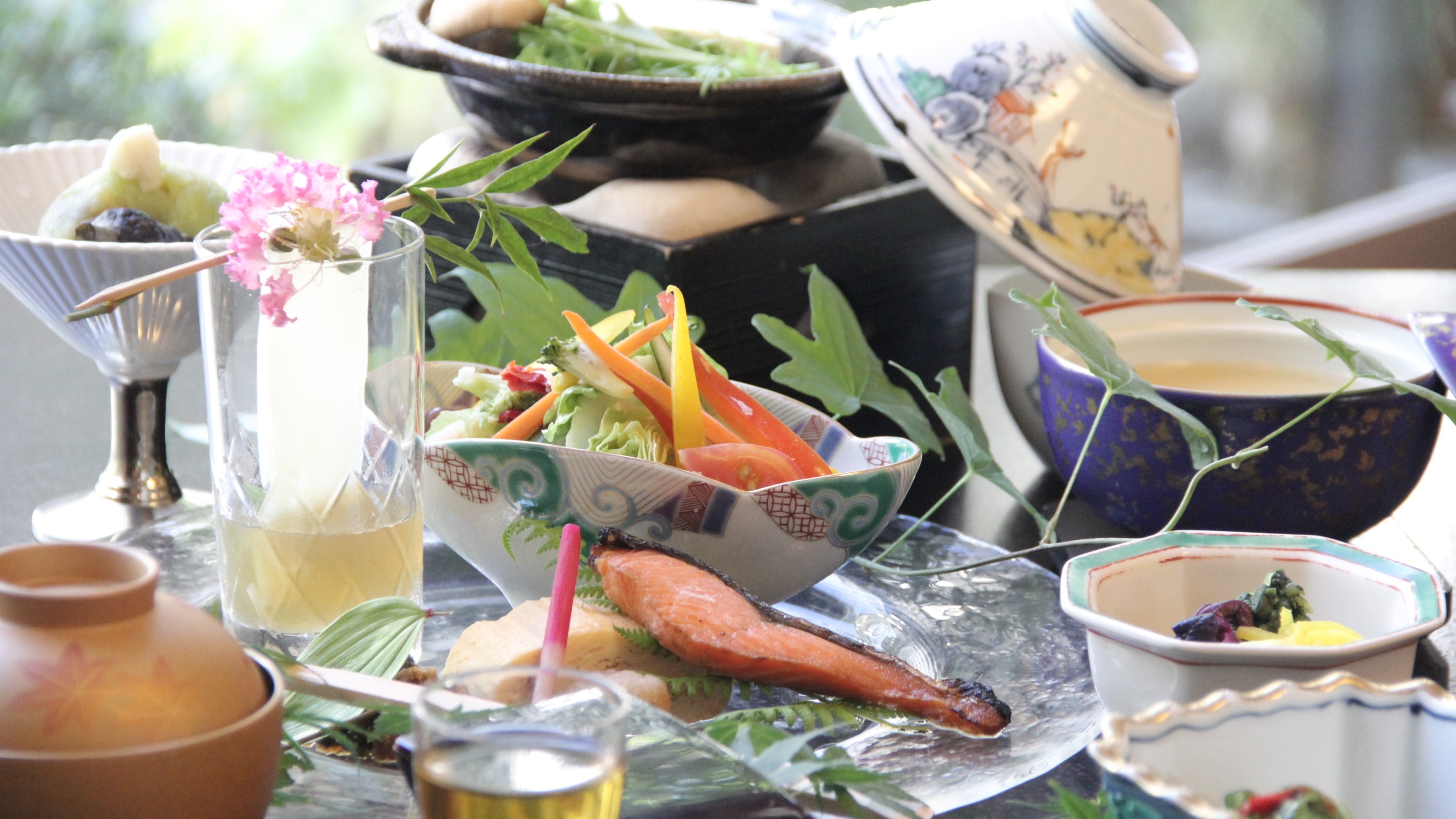 品嚐以大量當地食材烹調的豐盛日式套餐！