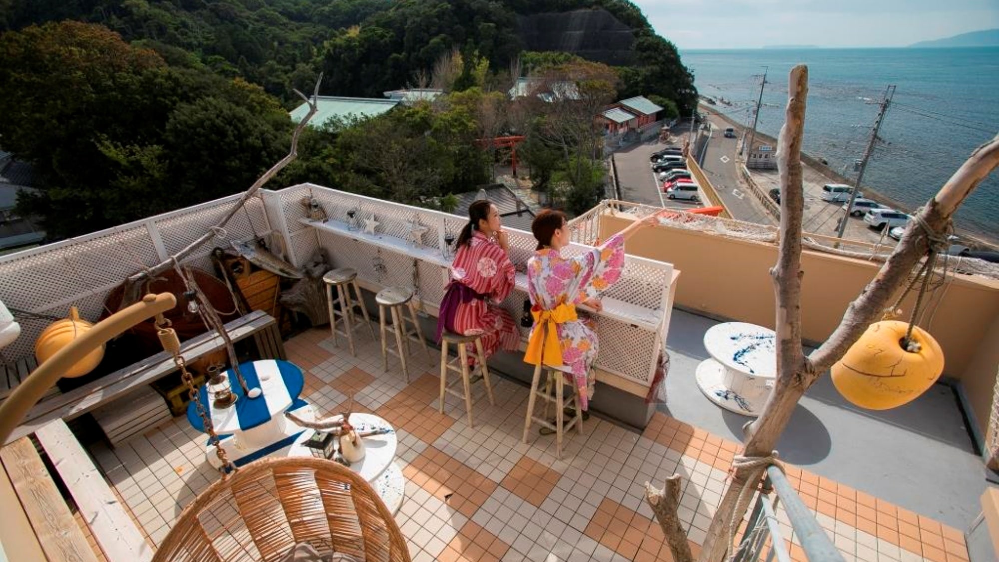 You can see Tomogashima and Awajishima from the observation terrace just outside the bath area!
