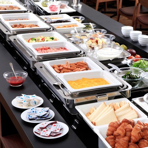 Japanese and Western buffet breakfast (image)