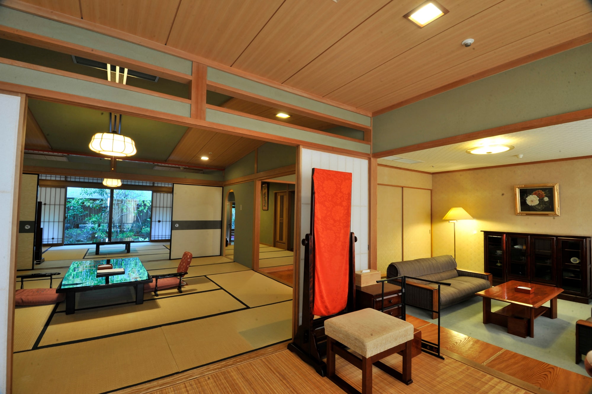 [Example of a special Japanese-style room]