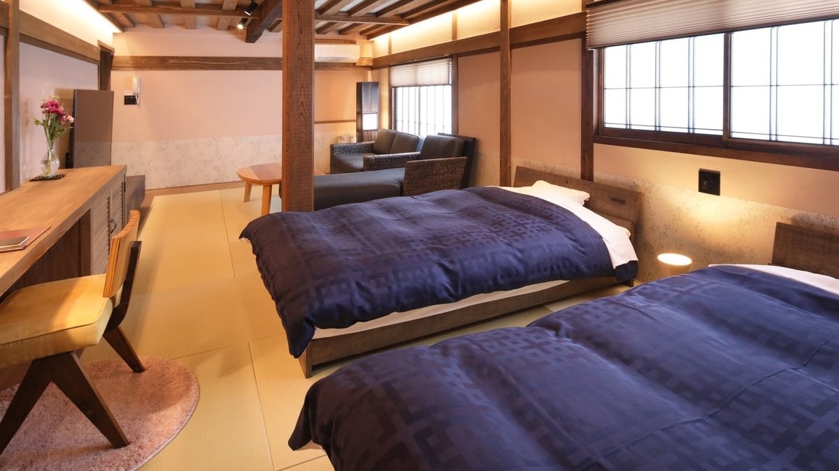 Sakura (with shower booth, bed, capacity 2 people)
