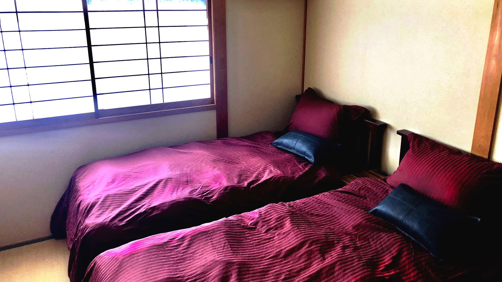 ・ Pure Japanese style room: 2 single beds installed