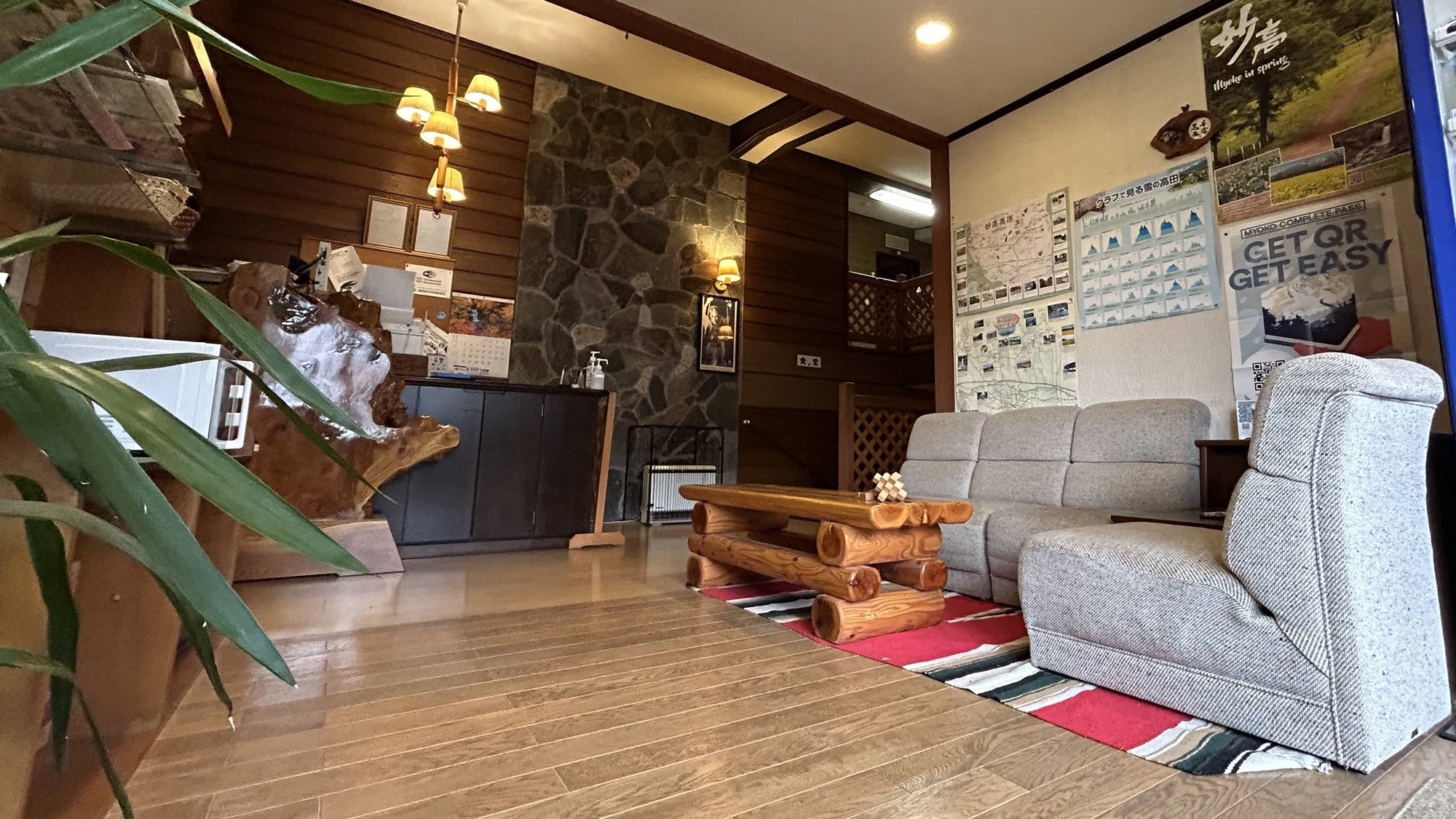 *[관내/프런트] 산장을 방불케 하는 차분한 목조 관내