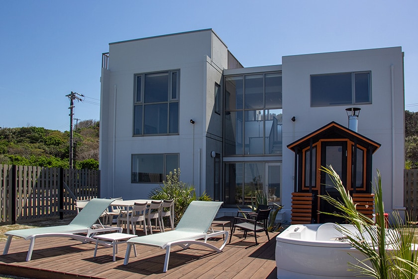Villa Wanderlust terrace (Jacuzzi, sauna, table)
