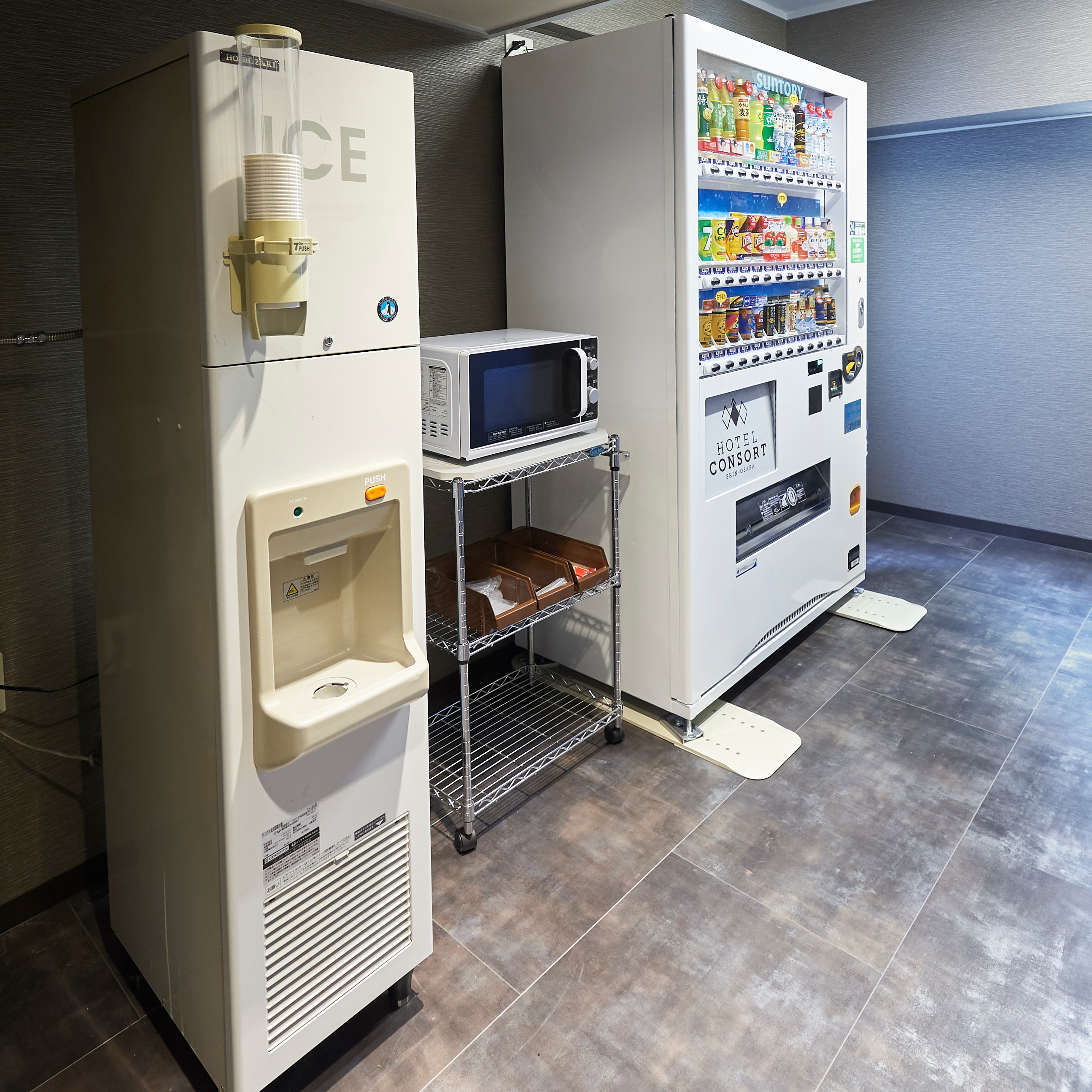 [Vending machines, ice makers, and microwaves] Available on the 4th and 9th floors.