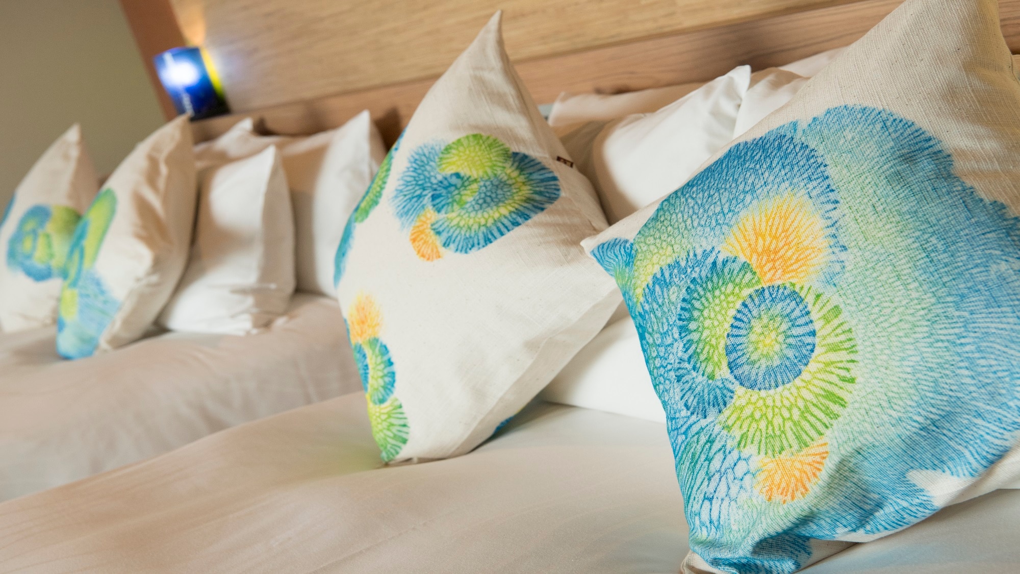 Anji Deluxe exclusive "Shuri Ryusen" coral dyed cushion cover