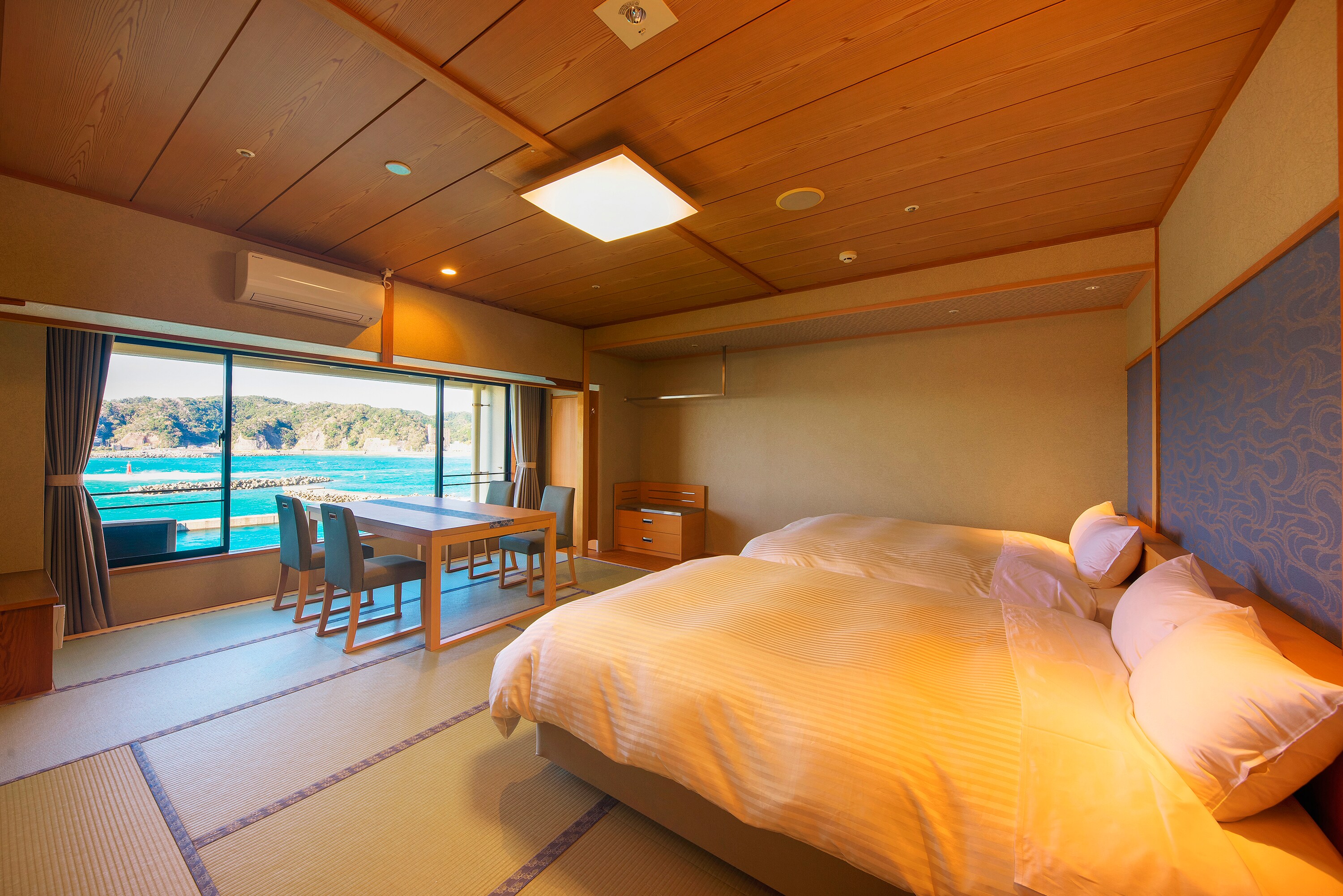 Modern Japanese style (8 tatami mats + twin room)