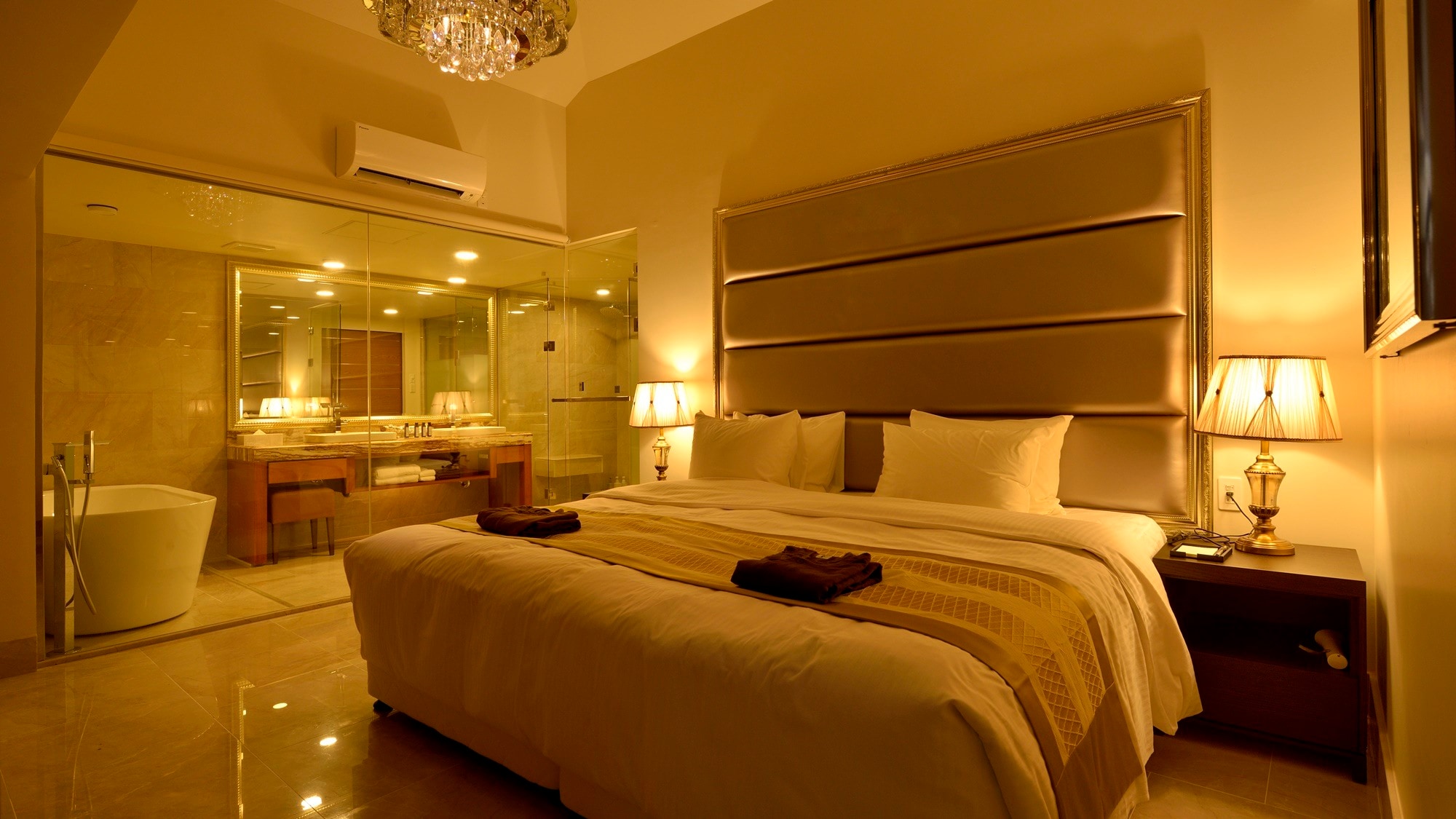 Royal Suite (Bedroom)