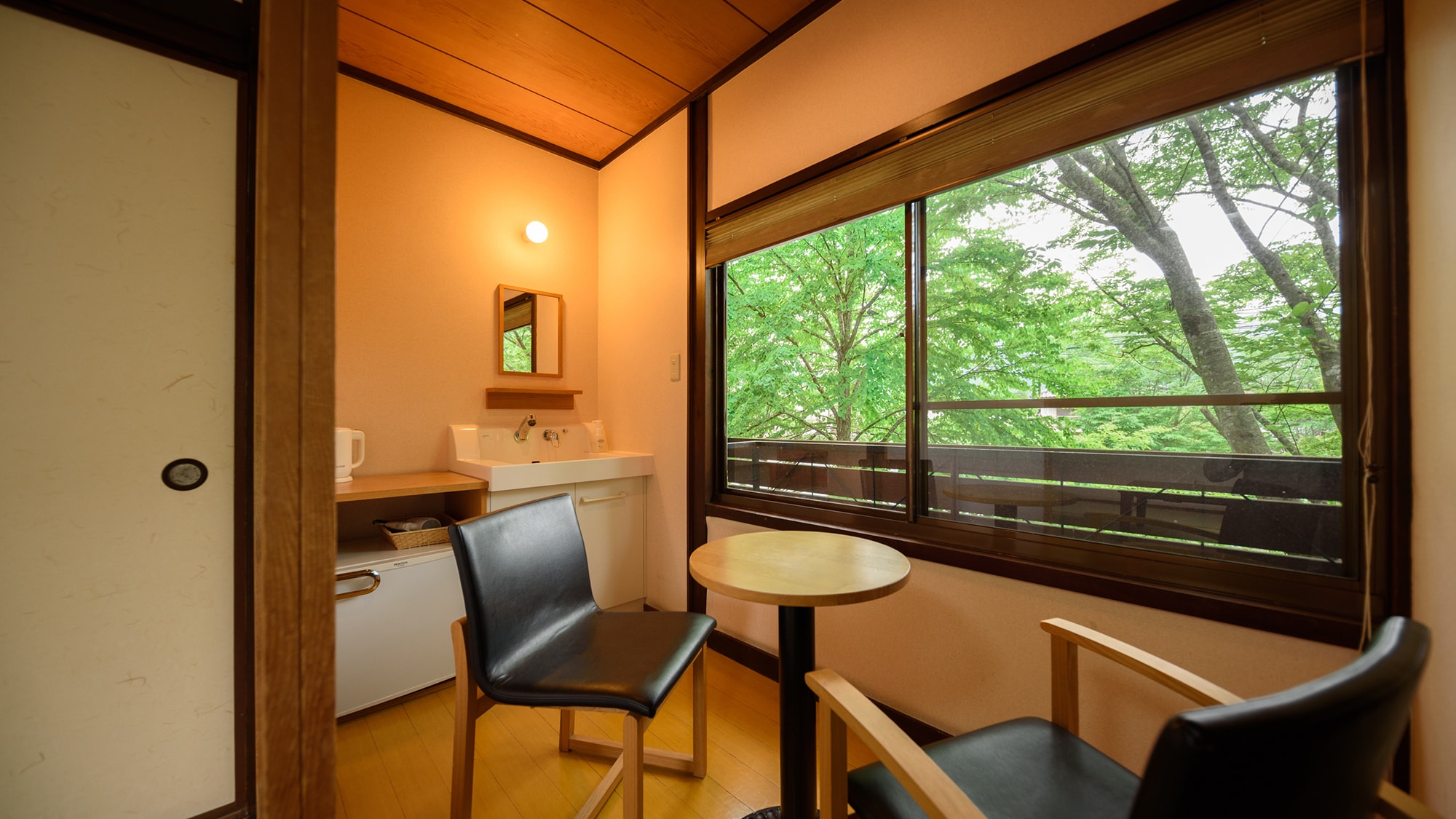Japanese-style room with a view of Mt. Yufu 6 tatami mats + wide rim, with toilet [Yamabuki]