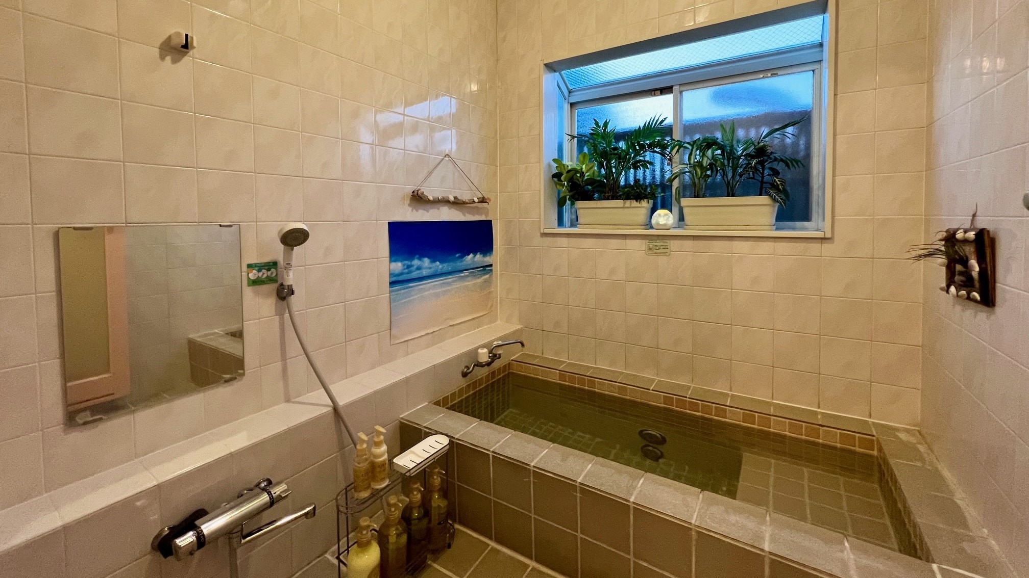 Private bath capacity: 1-2 people