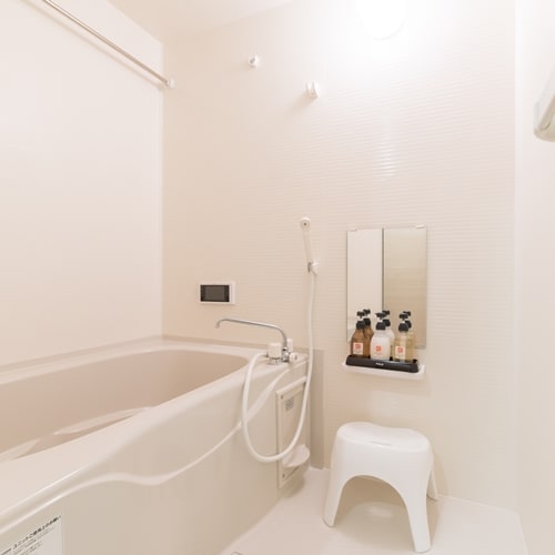 The bath is a nice independent type ♪ Please relax slowly