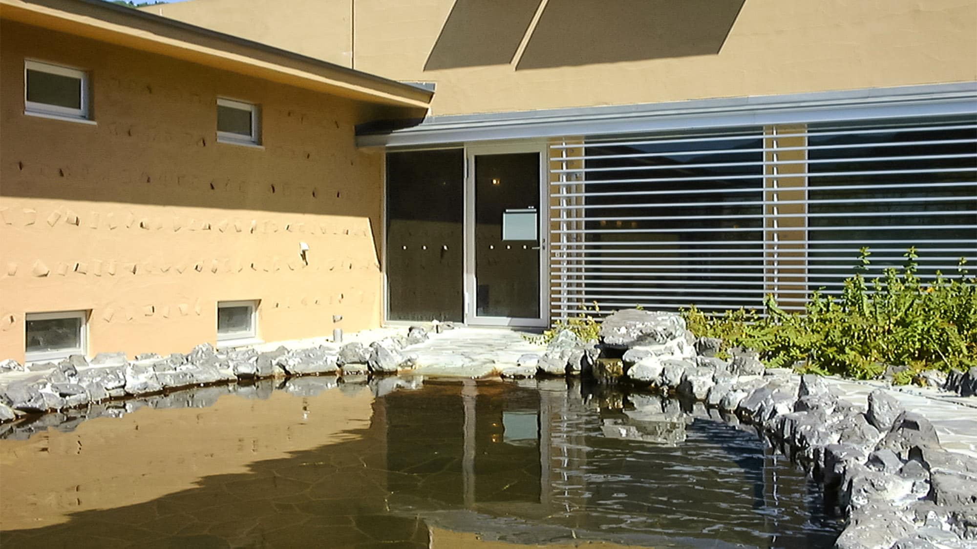 ・＜Open-air bath＞We are proud of our open-air bath where you can feel nature and the refreshing breeze.