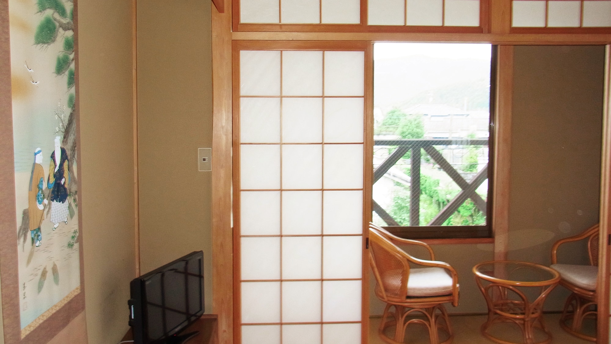 *[Example of a guest room] Separate bathroom and toilet / equipped with a sink, air conditioner, TV, and Wi-Fi / no refrigerator