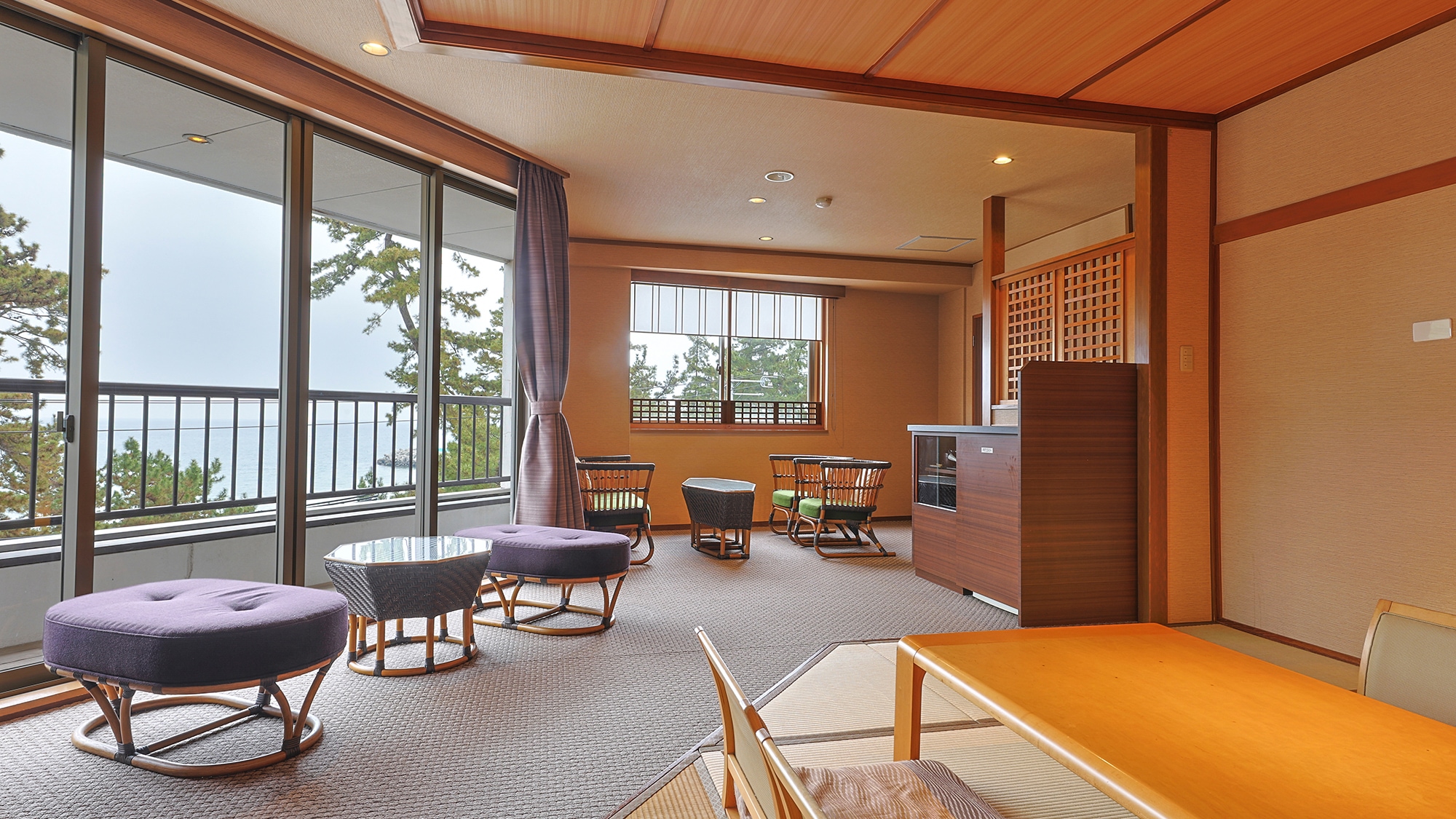 [Main building] Japanese-Western style room, 7.5 tatami mats + twin + living room
