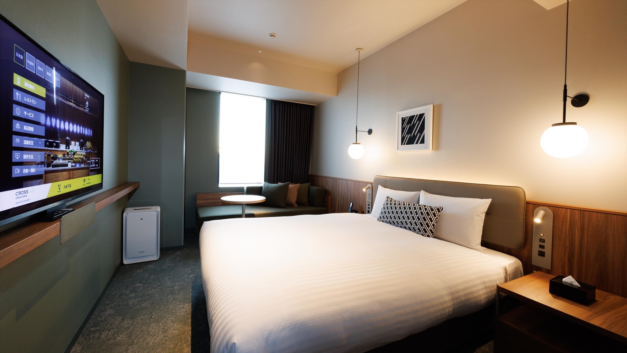 [Standard queen with sofa bed] You can have a good night's sleep in the queen size bed.