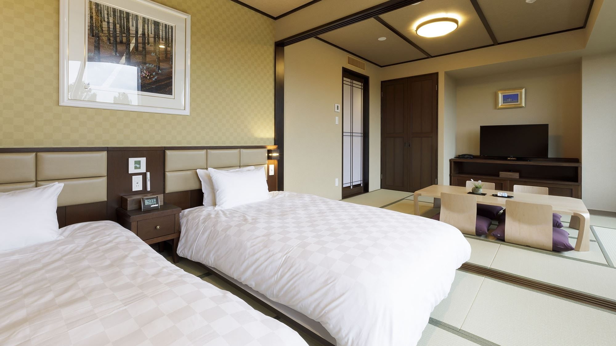 Superior B [Japanese-style room + Japanese-style twin room] A modern Japanese-style room with a tatami room and a Japanese-style bed.