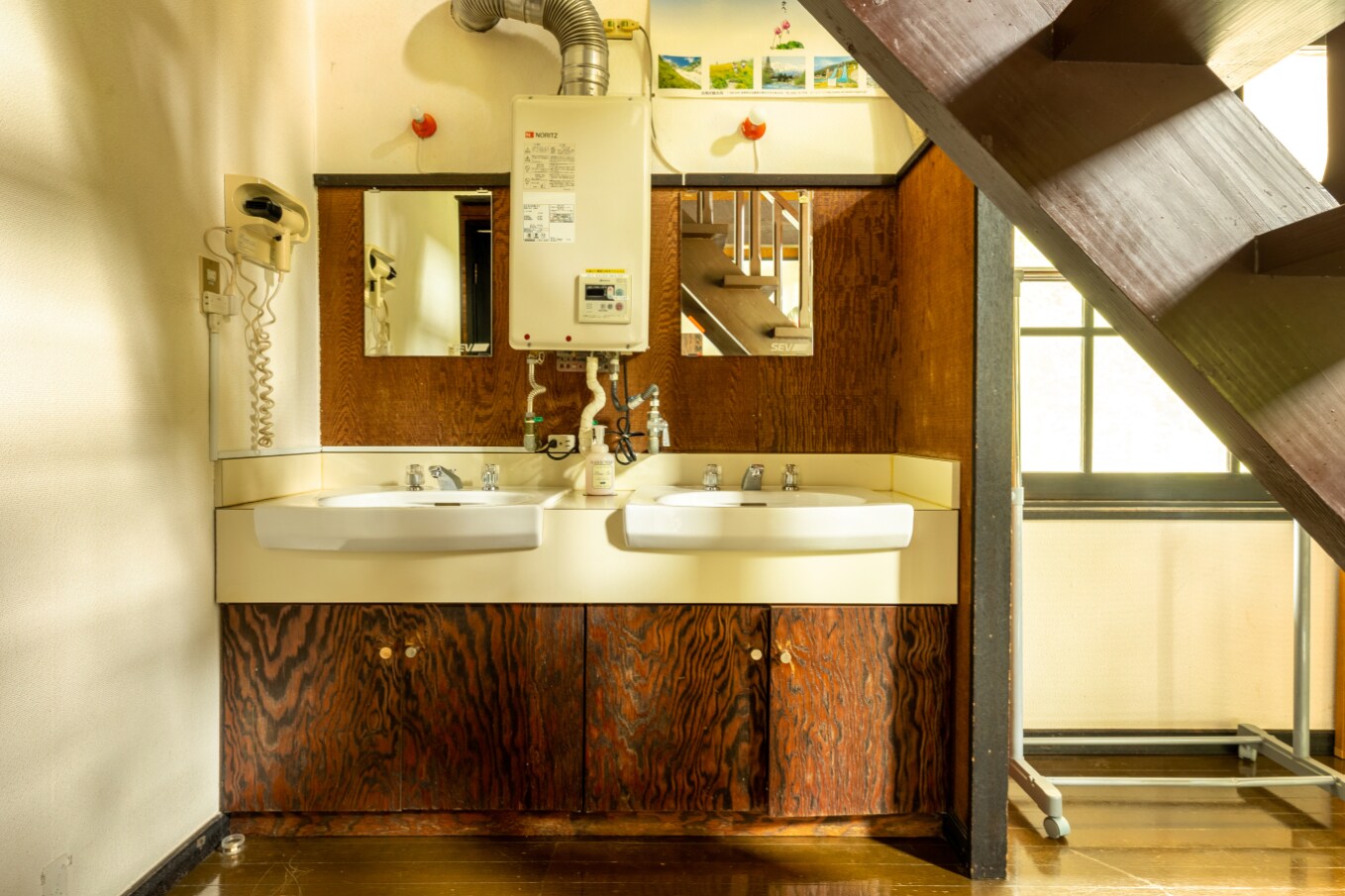 小屋 E