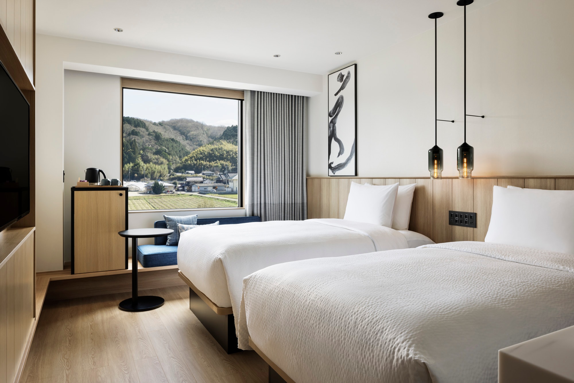 Twin room: 25 square meters, non-smoking, bed width 120 cm. Relax in a simple yet warm space.