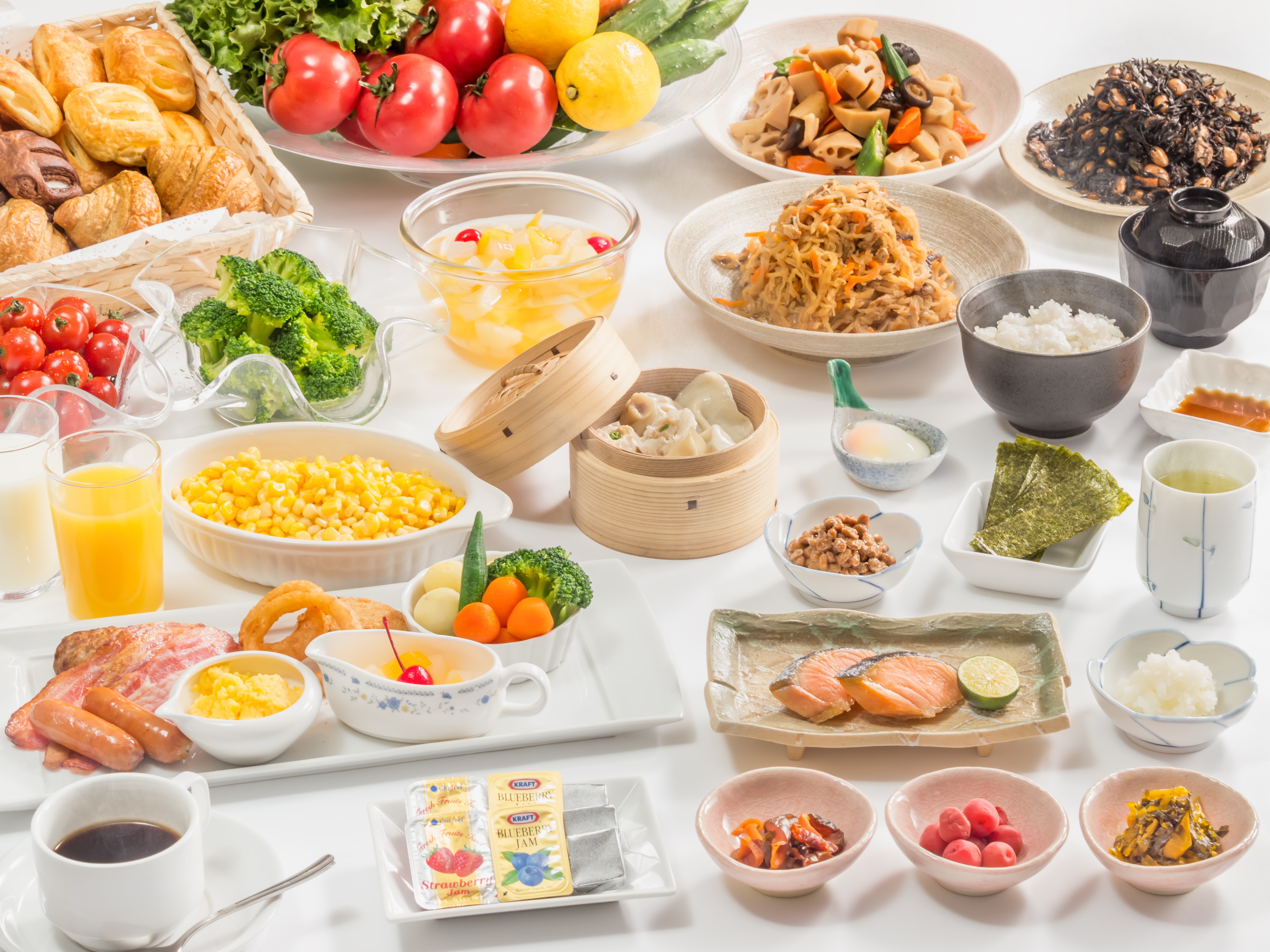 Approximately 20 kinds of Japanese and Western breakfast buffets are "free"