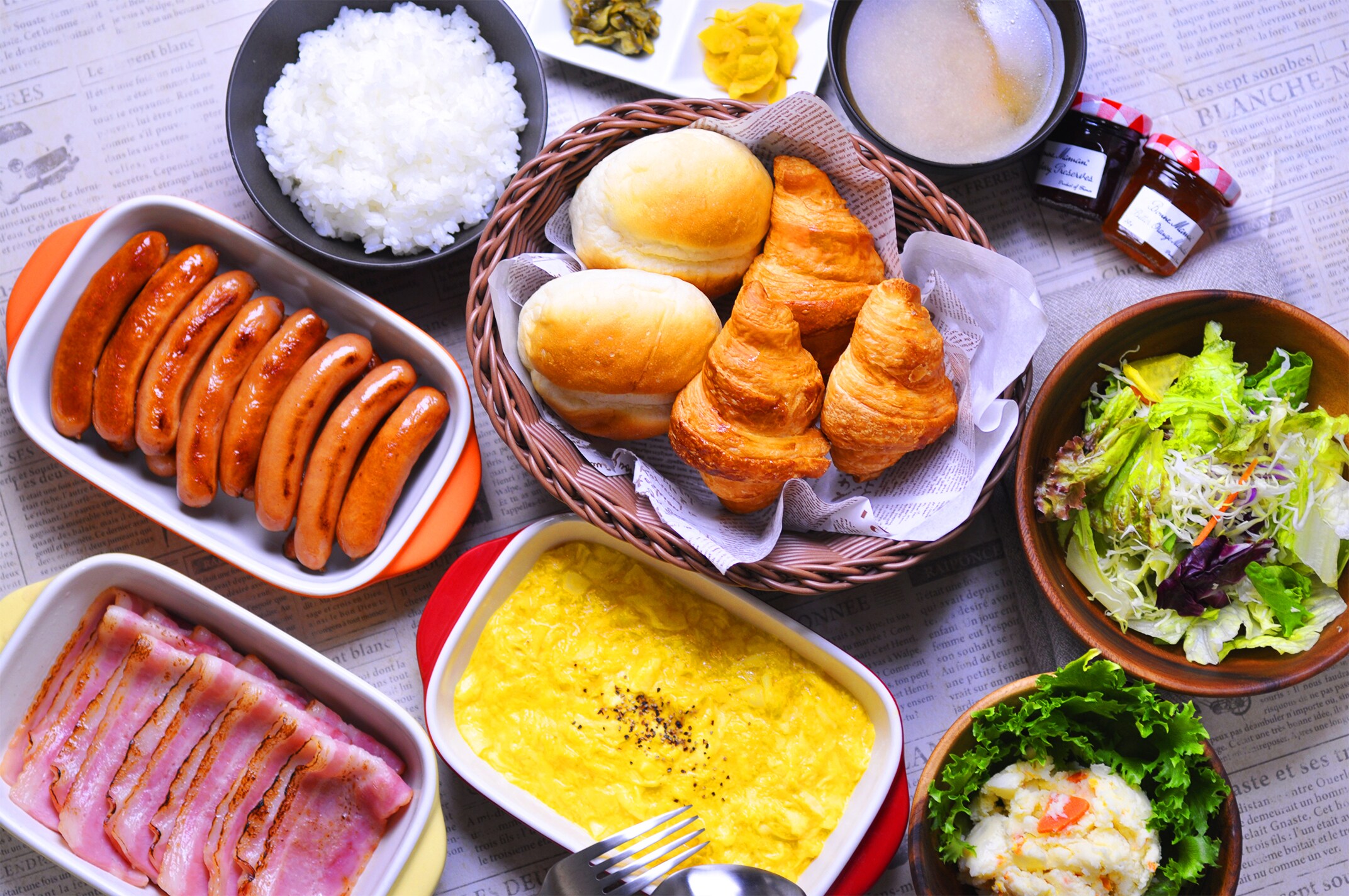 [Breakfast] Buffet style at the restaurant on the 3rd floor.