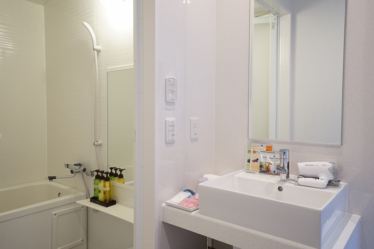 Family twin unit bath