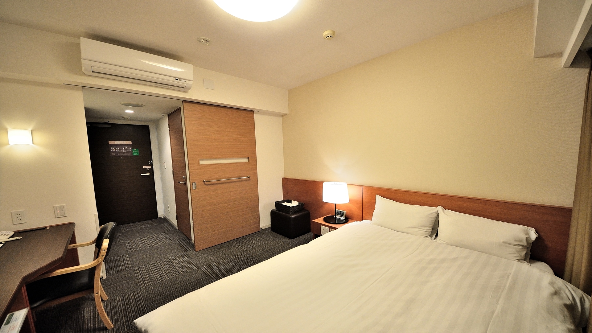 ◆ Double room 15.8 ~ 17.0 square meters Bed size 140cm & times; 205cm