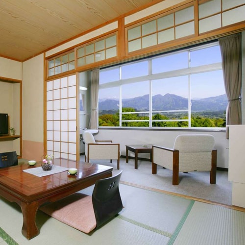 [East Building 4F-2F, Standard Japanese-style room 8-10 tatami mats] Although it is reasonably priced, the scenery that the hotel is proud of remains the same.