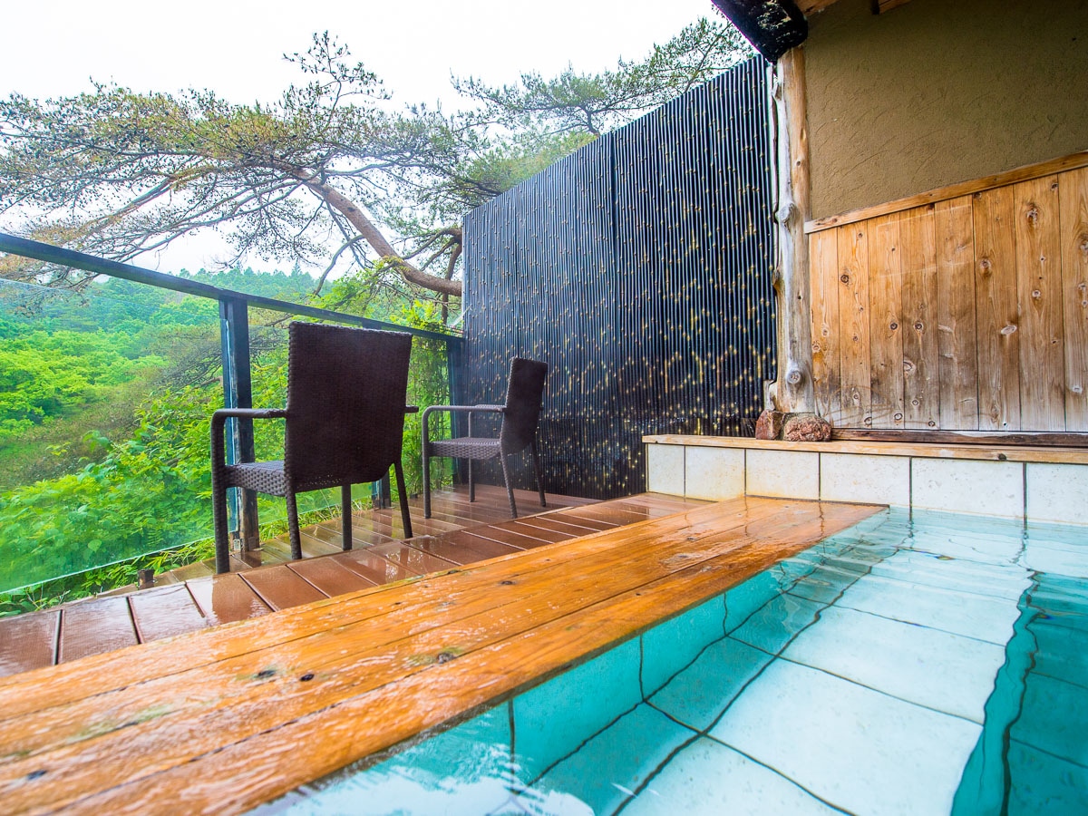 อ่างอาบน้ำกลางแจ้ง (ชาย)