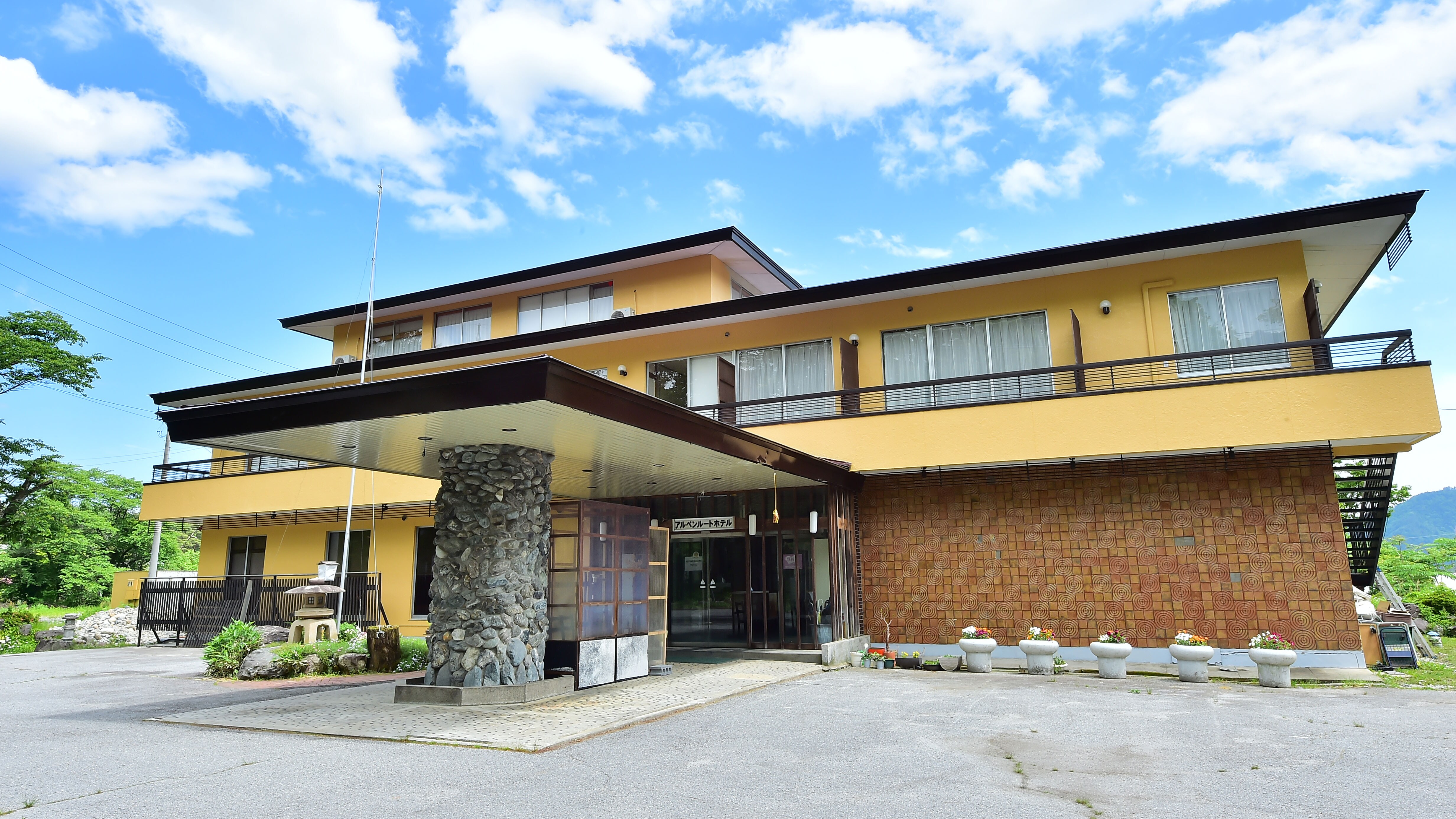 Our hotel is the entrance to the Alpine Route♪ Please stay at the Alpine Route Hotel! !