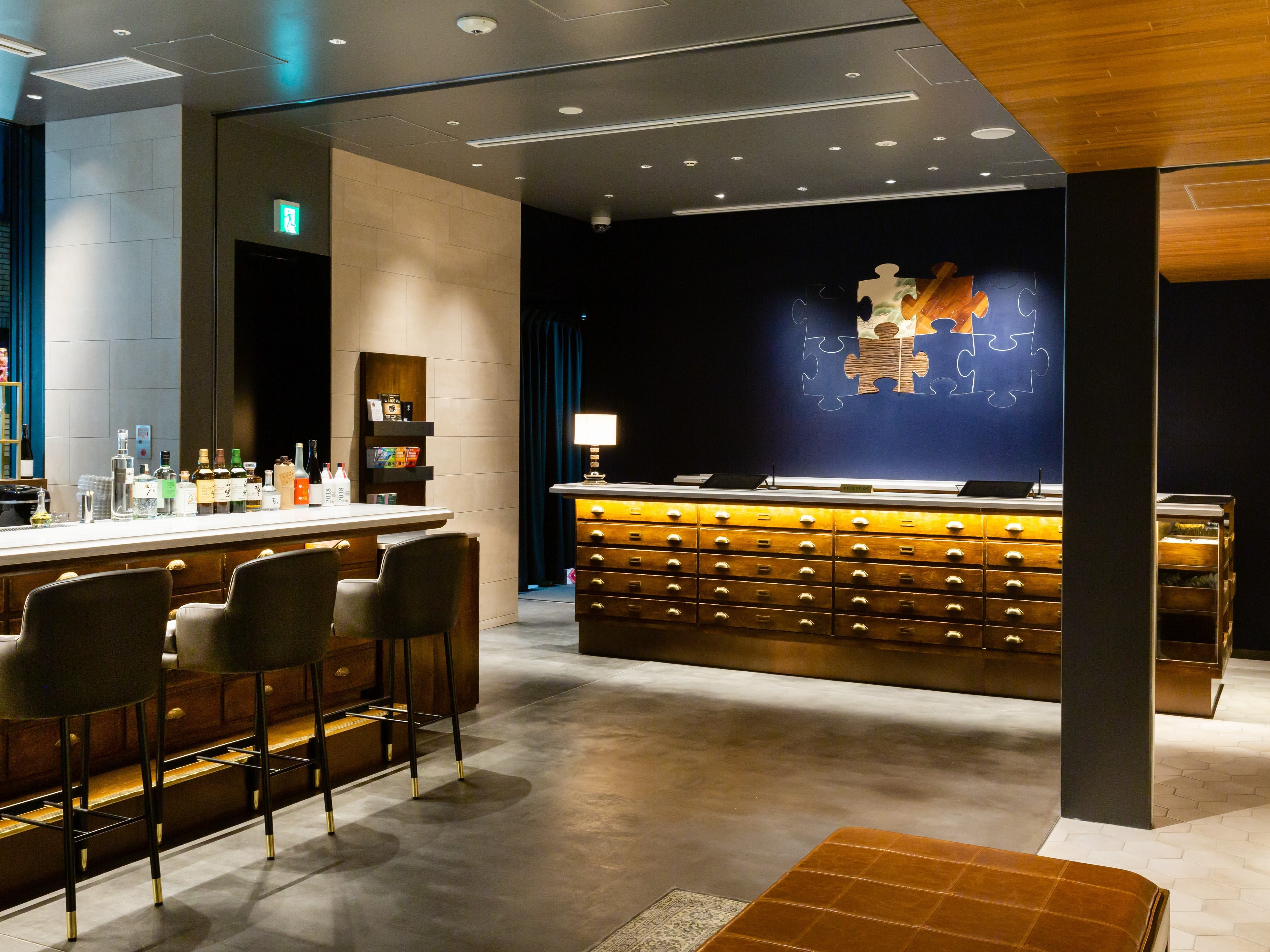 [Front desk] There is a tea salon next door.