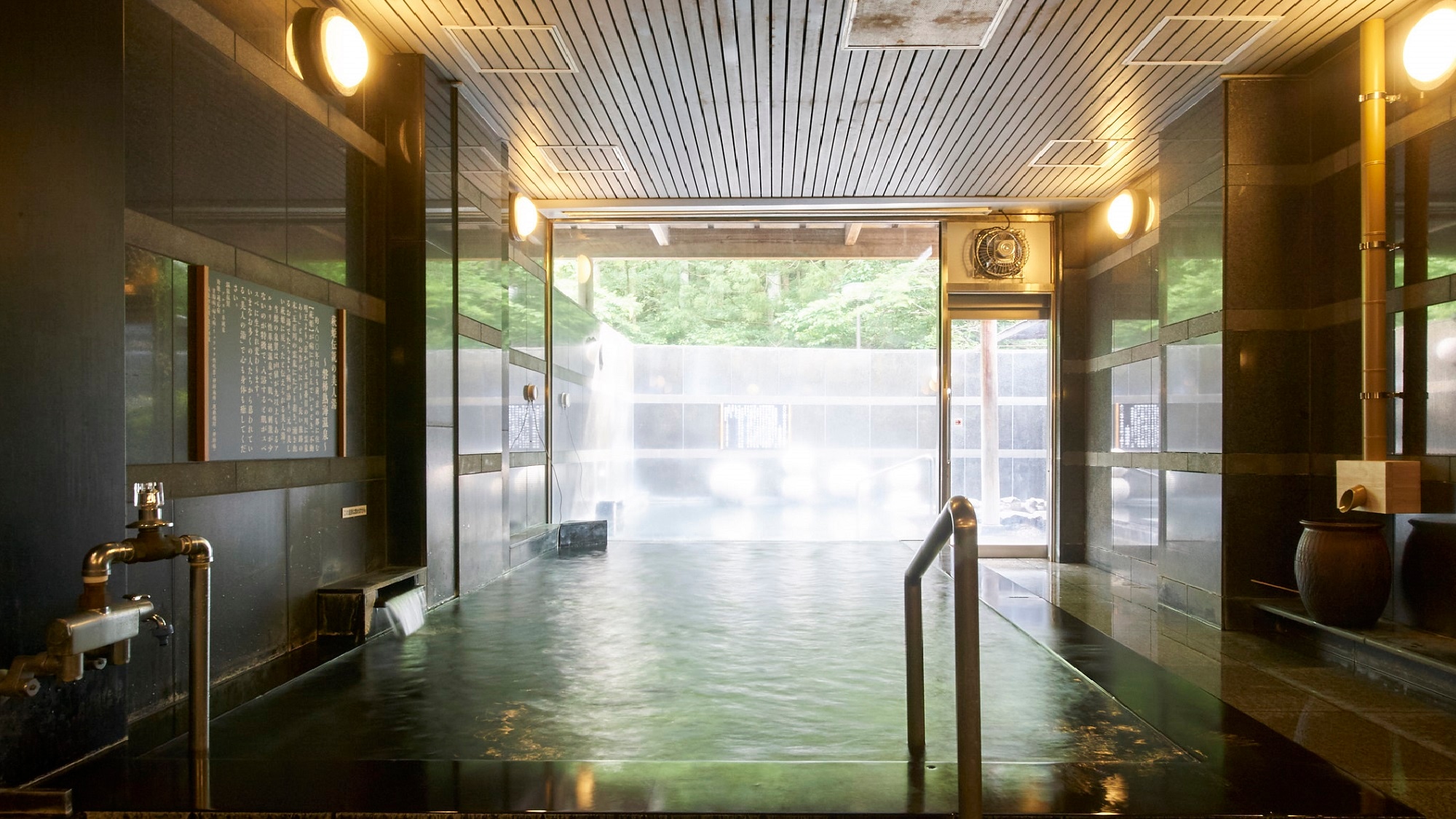 [Large bath] The spring quality is [alkaline simple spring]. The water is soft and safe even for babies with sensitive skin.