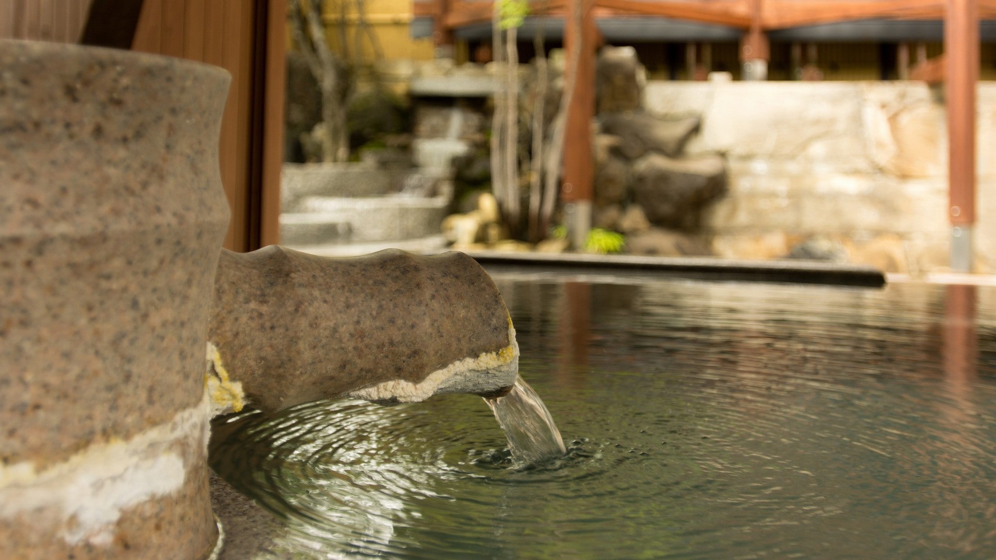 Enjoy the Yubatake source at the Kusatsu Onsen Hotel Village "Open-air Bath".