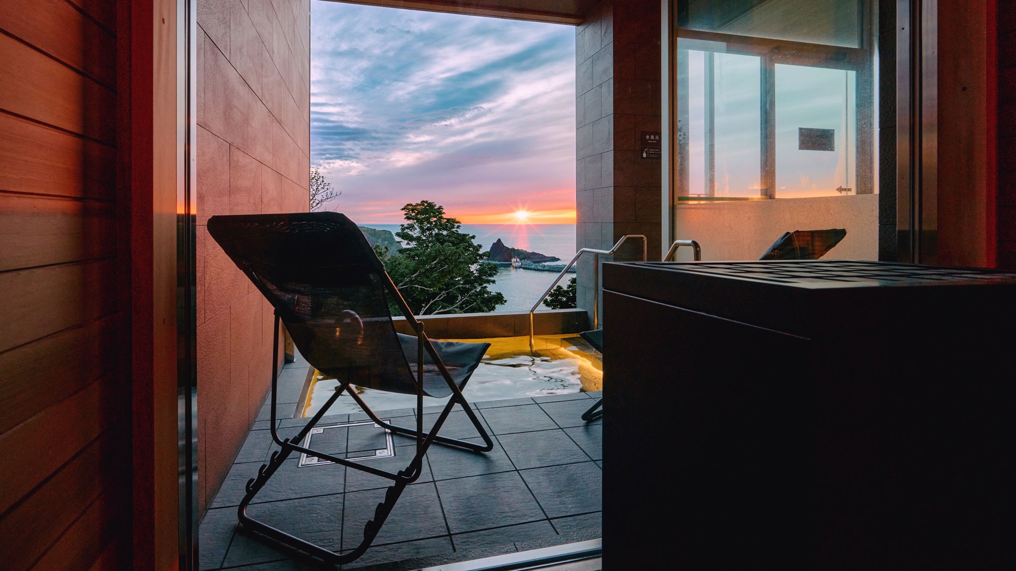 [อ่างอาบน้ำขนาดใหญ่] ซาวน่า