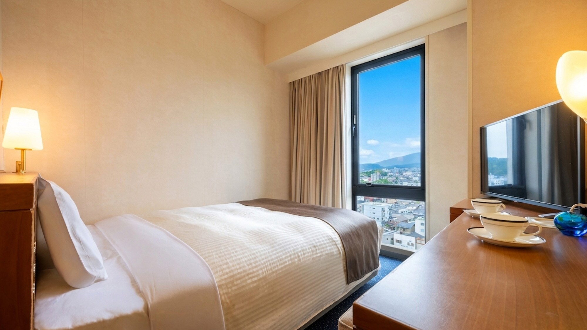 [Comfort Double] Rooms are equipped with a "Smart TV". Enjoy your free time.