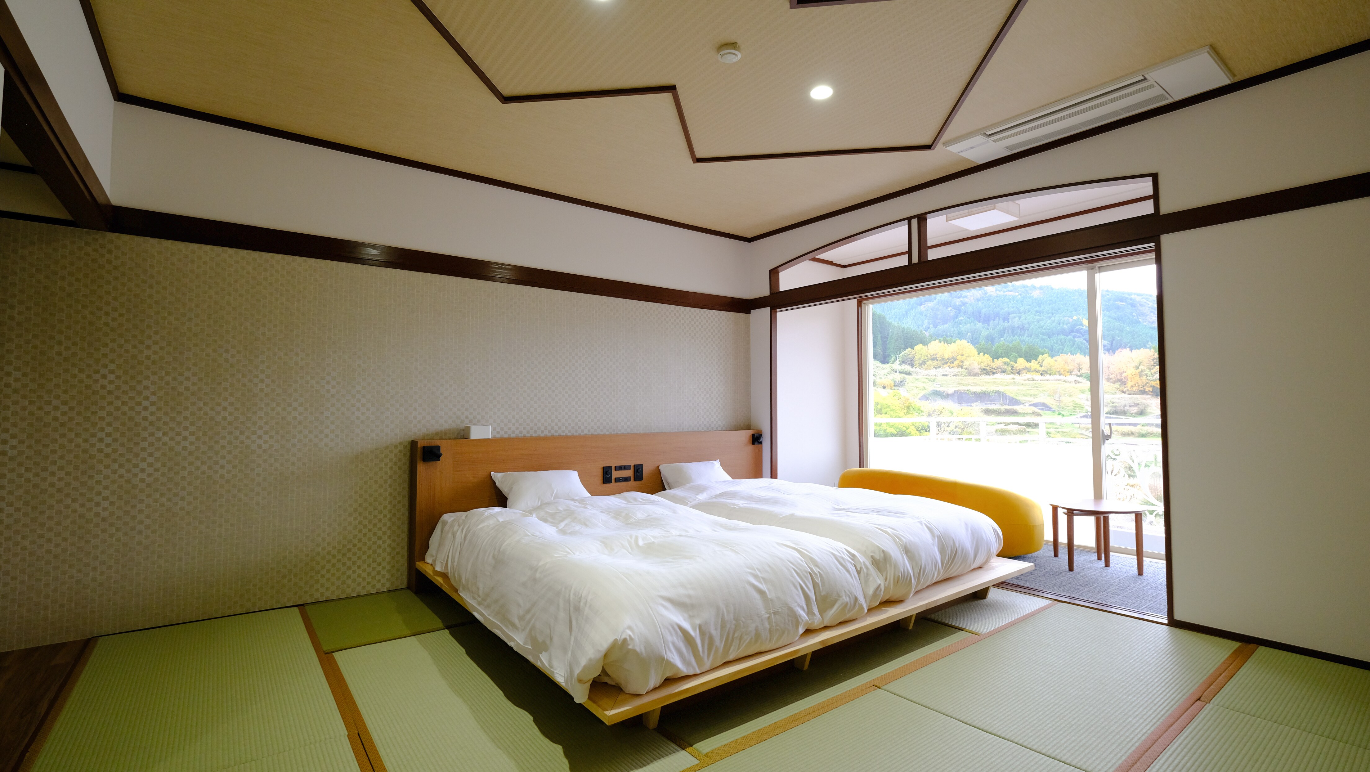 Kamar bergaya Jepang modern di sisi kota pemandian air panas: 12 tikar tatami + twn (47m²) Dua tempat tidur semi-double yang luas di lantai tatami yang hangat