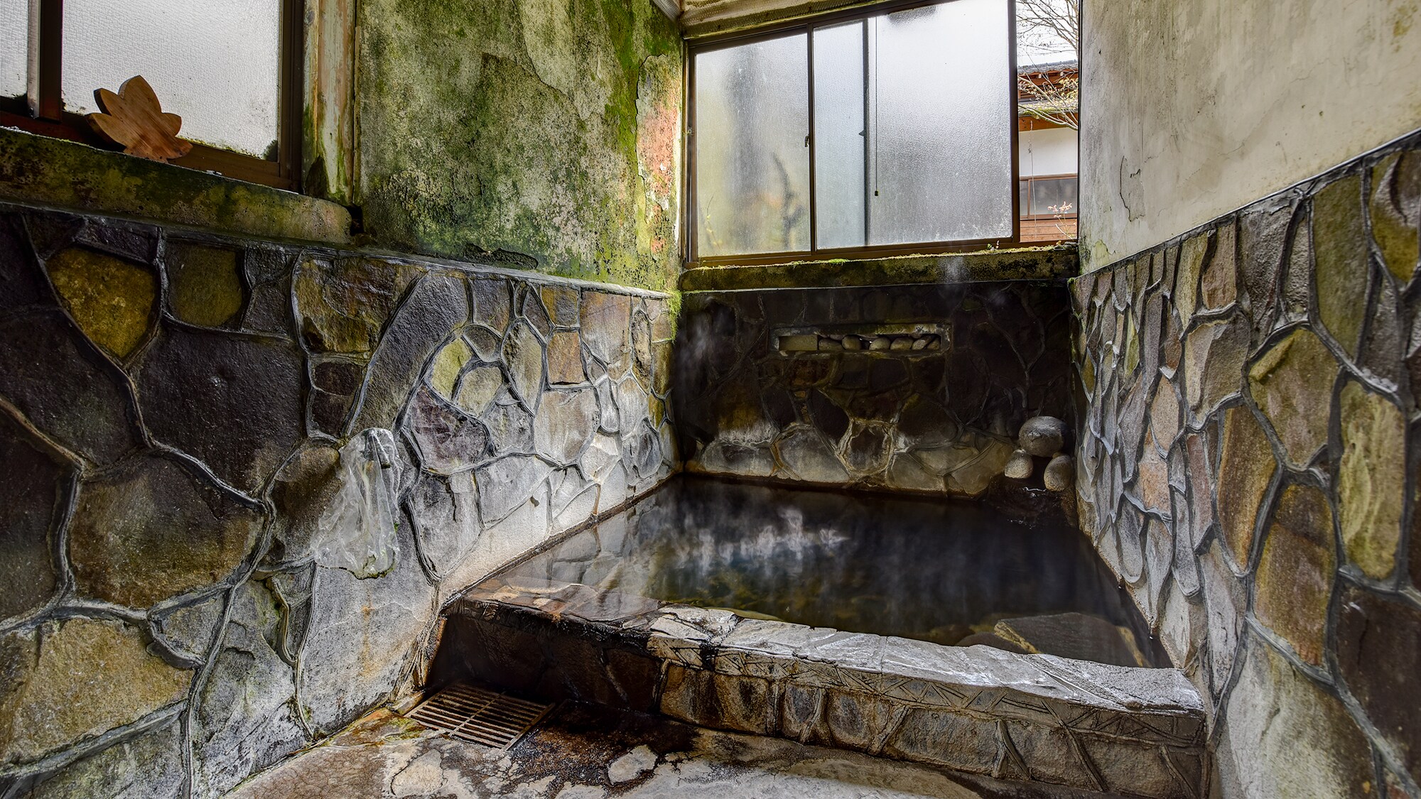 * [Private hot spring bath, small] Available 24 hours a day! Weak alkaline simple spring water is used.