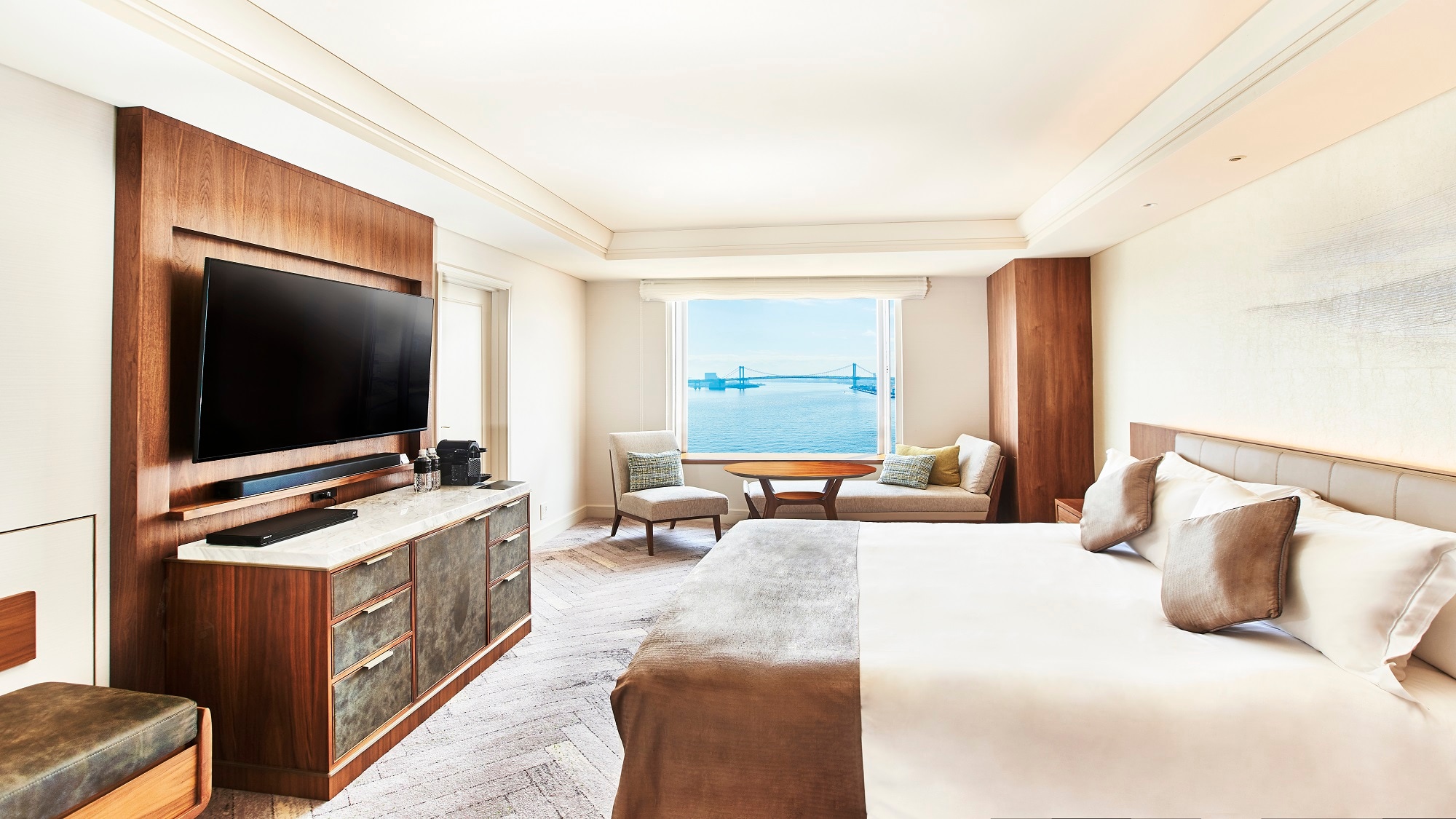 1 King Premium Bay View