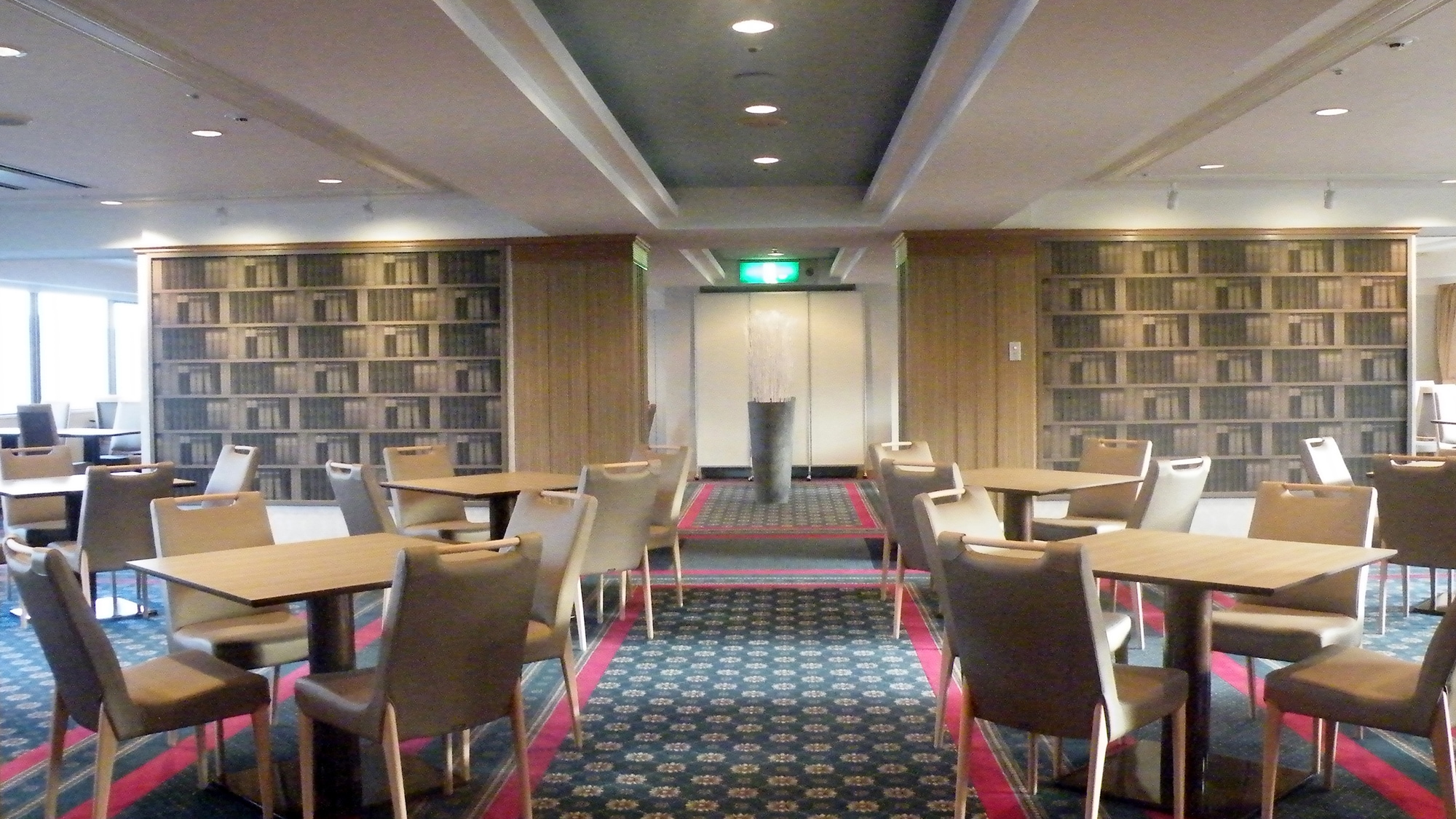 4th floor restaurant "Topaz"